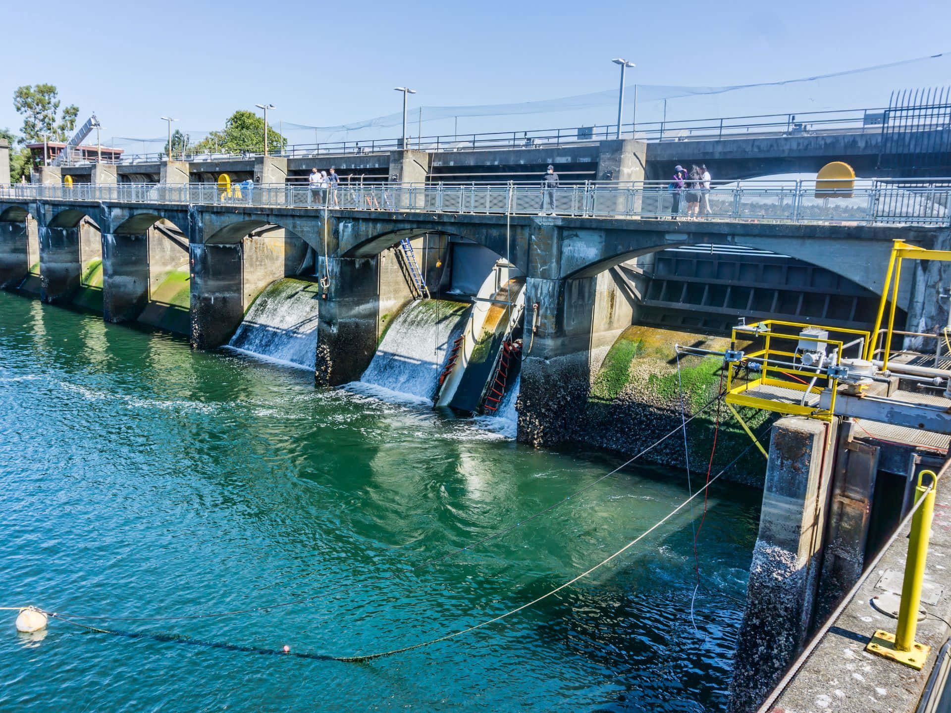 Ballard Locks, spillway operation, sunlit concrete dam, Full HD Desktop Wallpaper