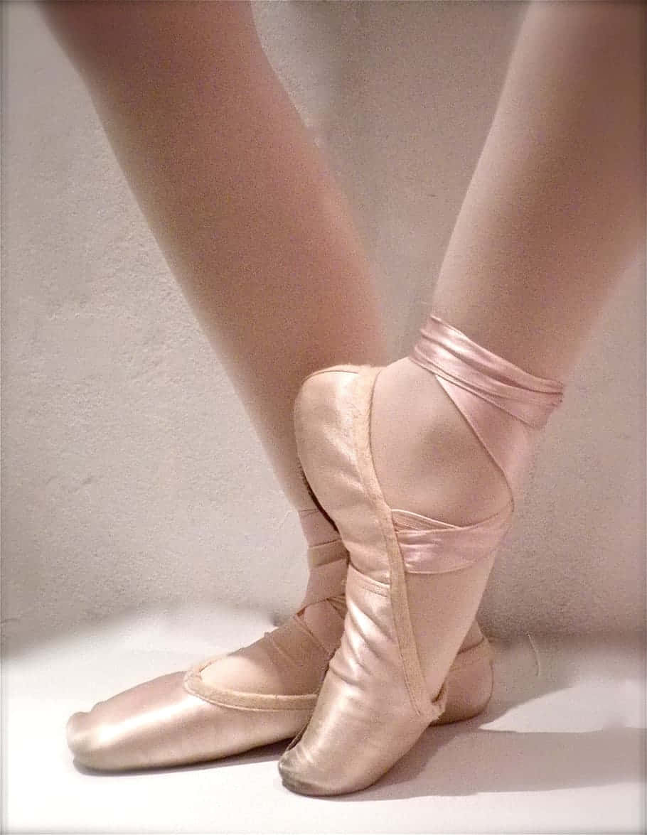 pointe shoes, pale pink satin, clear stockings, SD Phone Wallpaper