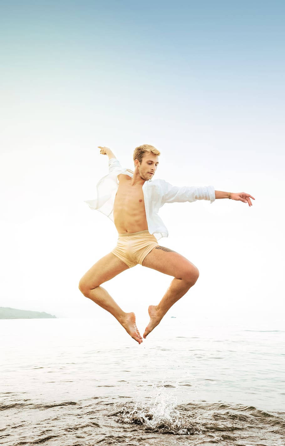 male ballet dancer, beach, shallow water, HD Phone Wallpaper