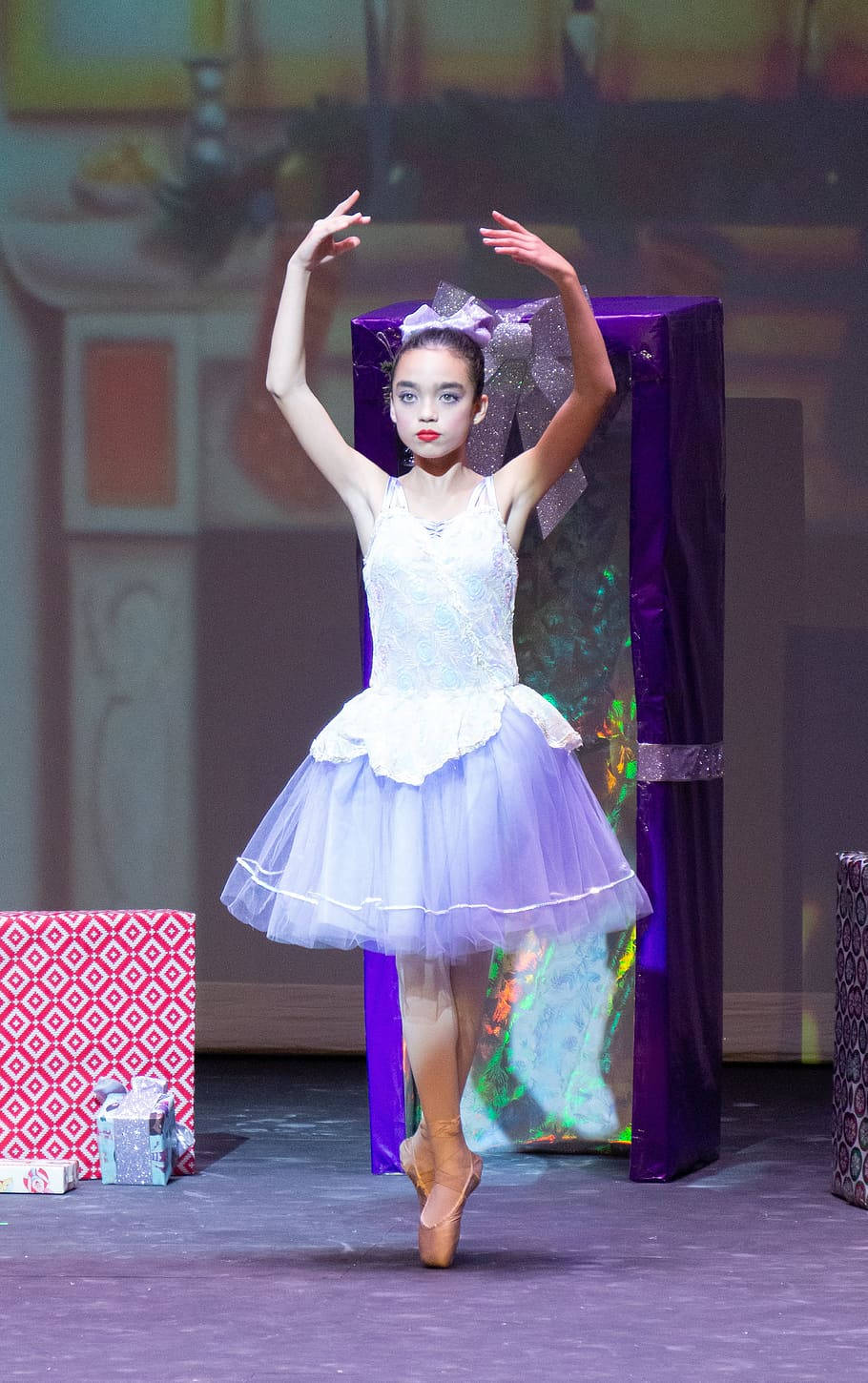 young ballerina, 5th position dance pose, sparkling lavender tutu, HD Phone Wallpaper