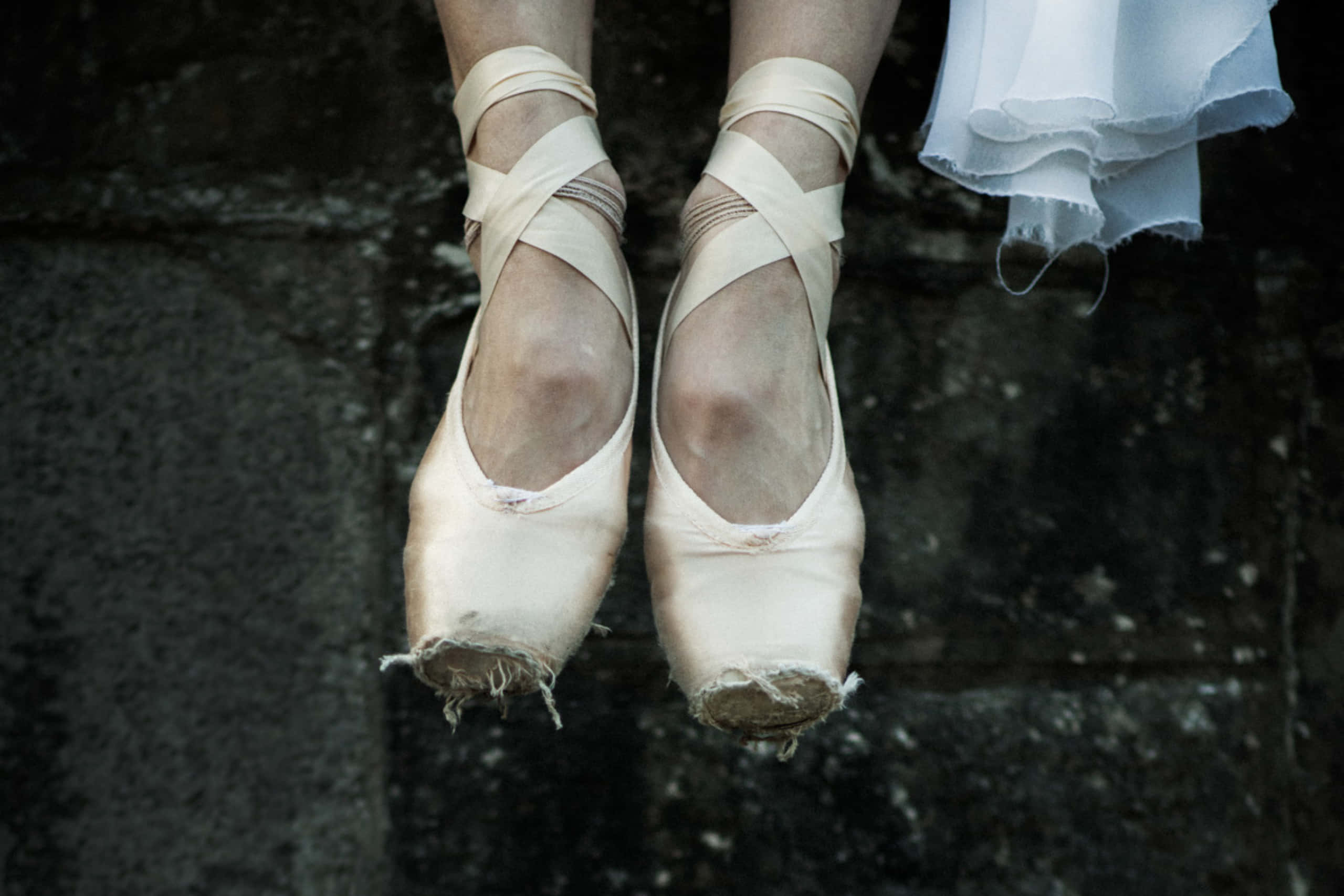 ballet pointe shoes, dancer, dark stone floor, 2K Desktop Wallpaper