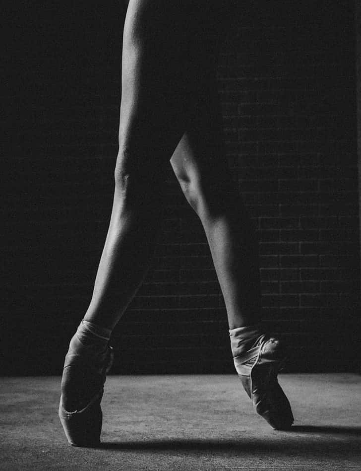 pointe shoes, ballerina legs, en pointe, SD Phone Wallpaper