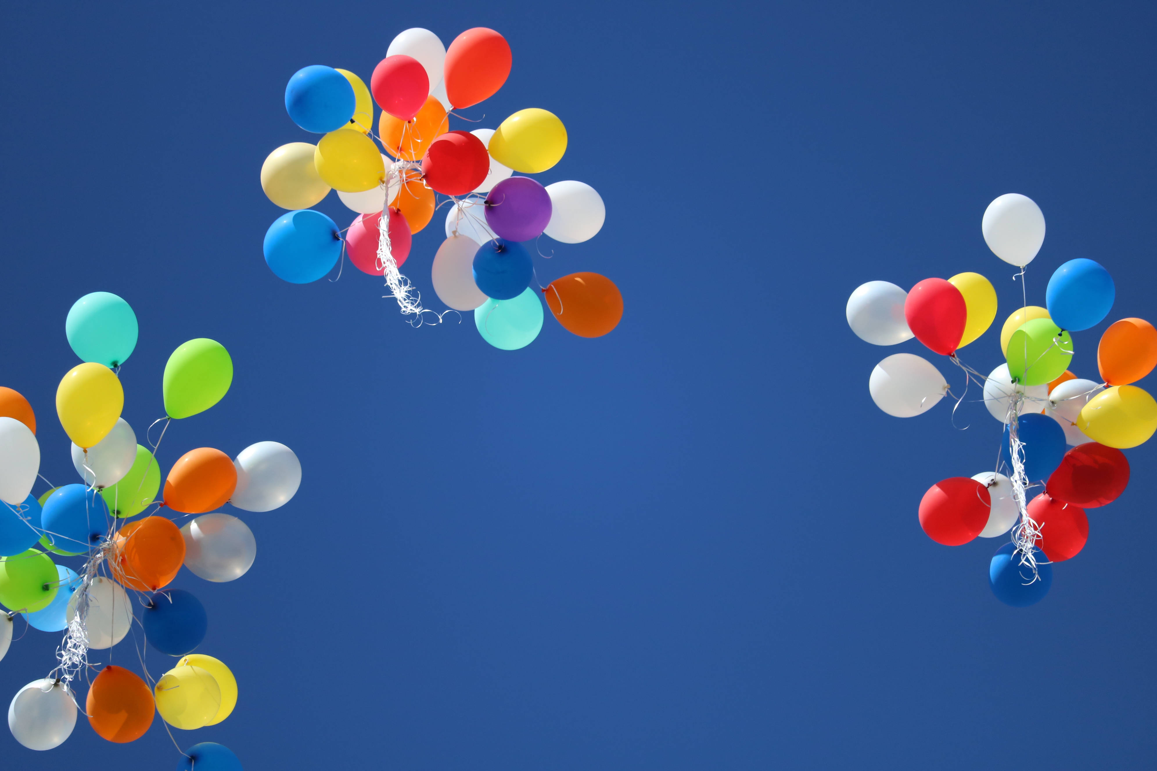 three cluster balloons, multicolored balloons, clear deep blue sky, 4K Desktop Wallpaper