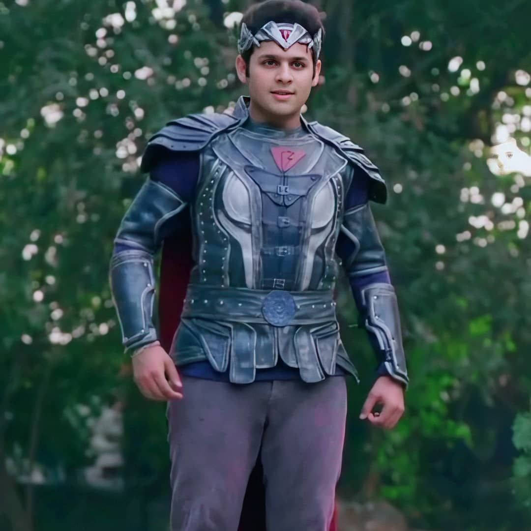 Balveer, silver armor, red accents, SD Desktop Wallpaper
