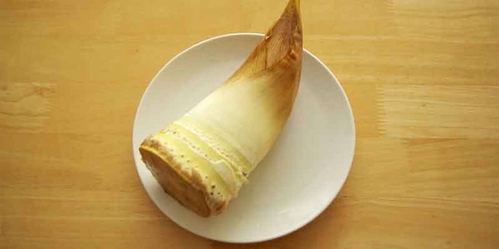 Bamboo Shoots, white plate, warm wooden table, SD Desktop Wallpaper