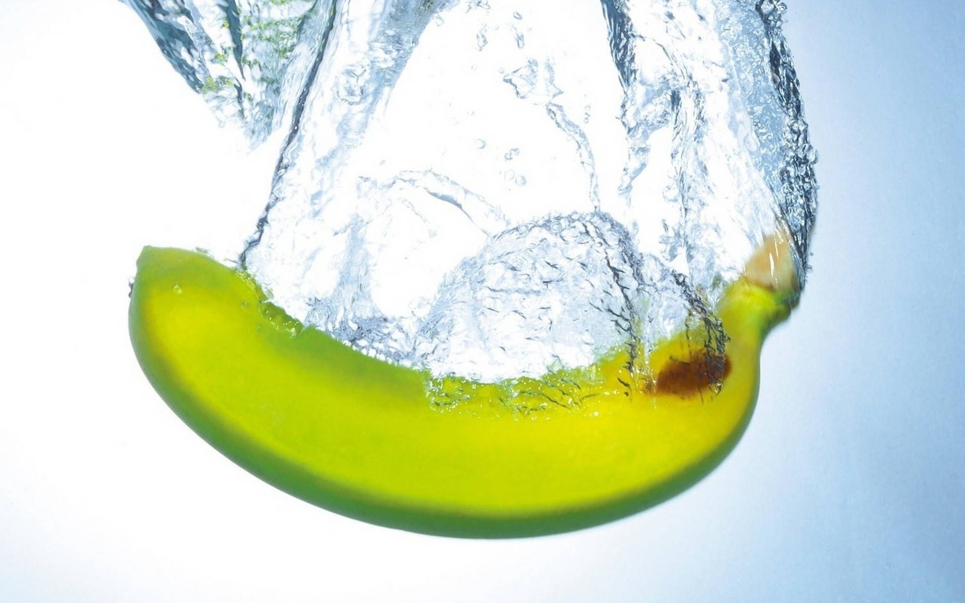 unripe banana, clear water, dynamic splashes, Full HD Desktop Wallpaper