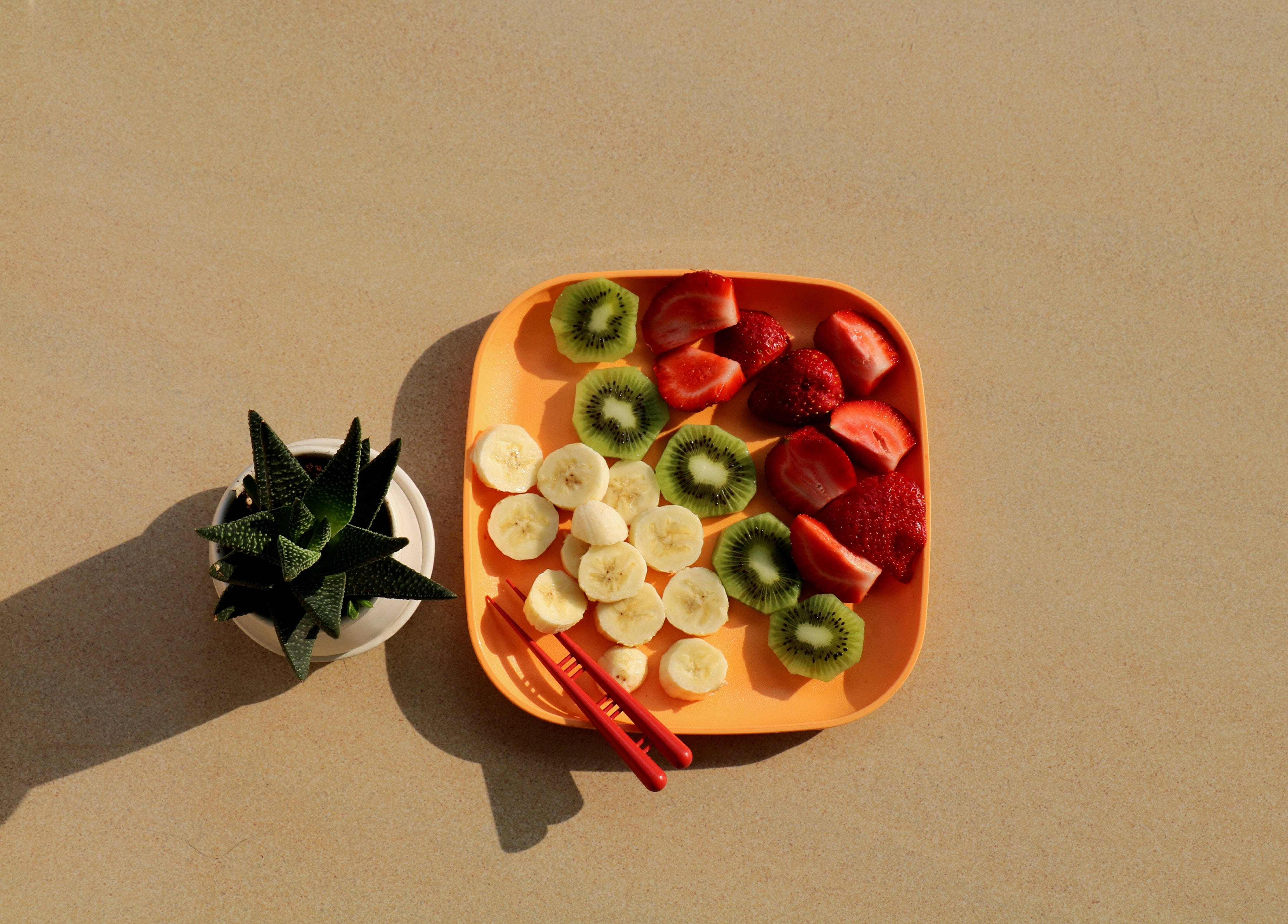 strawberries, kiwis, bananas, 4K Desktop Wallpaper