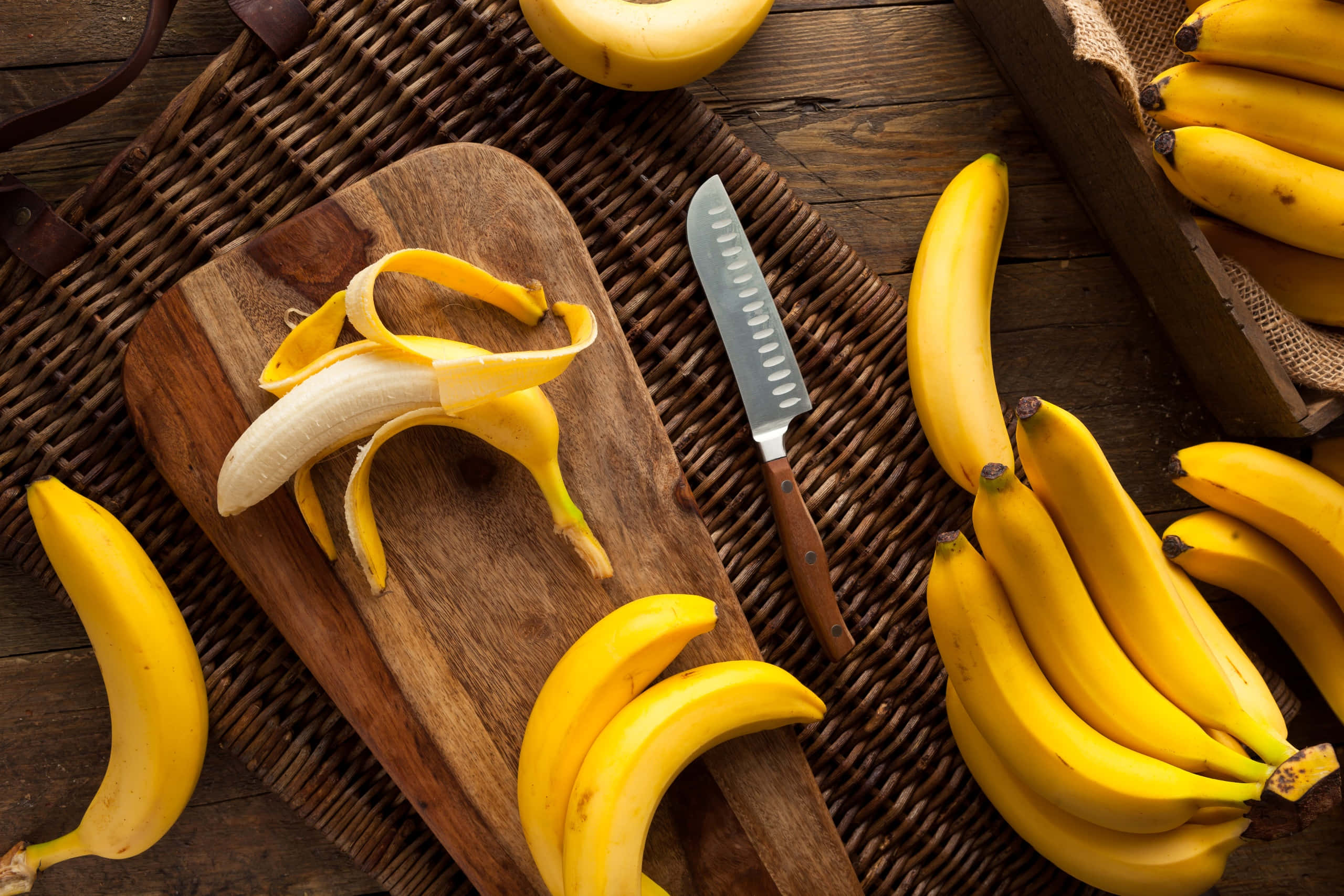 bananas, cutting board, rustic wooden table, 2K Desktop Wallpaper