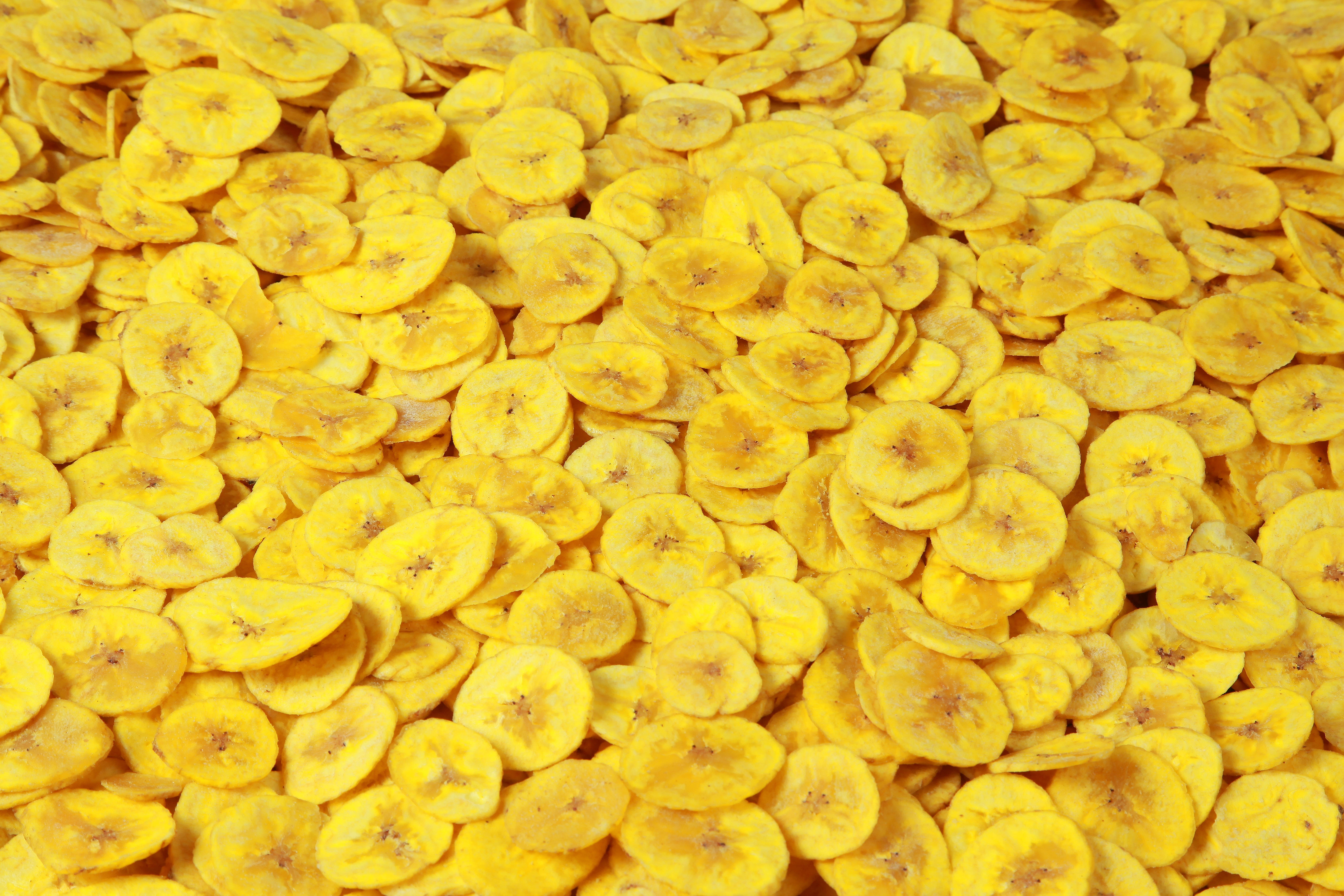 banana chips, golden-yellow, dried banana slices, 5K Desktop Wallpaper