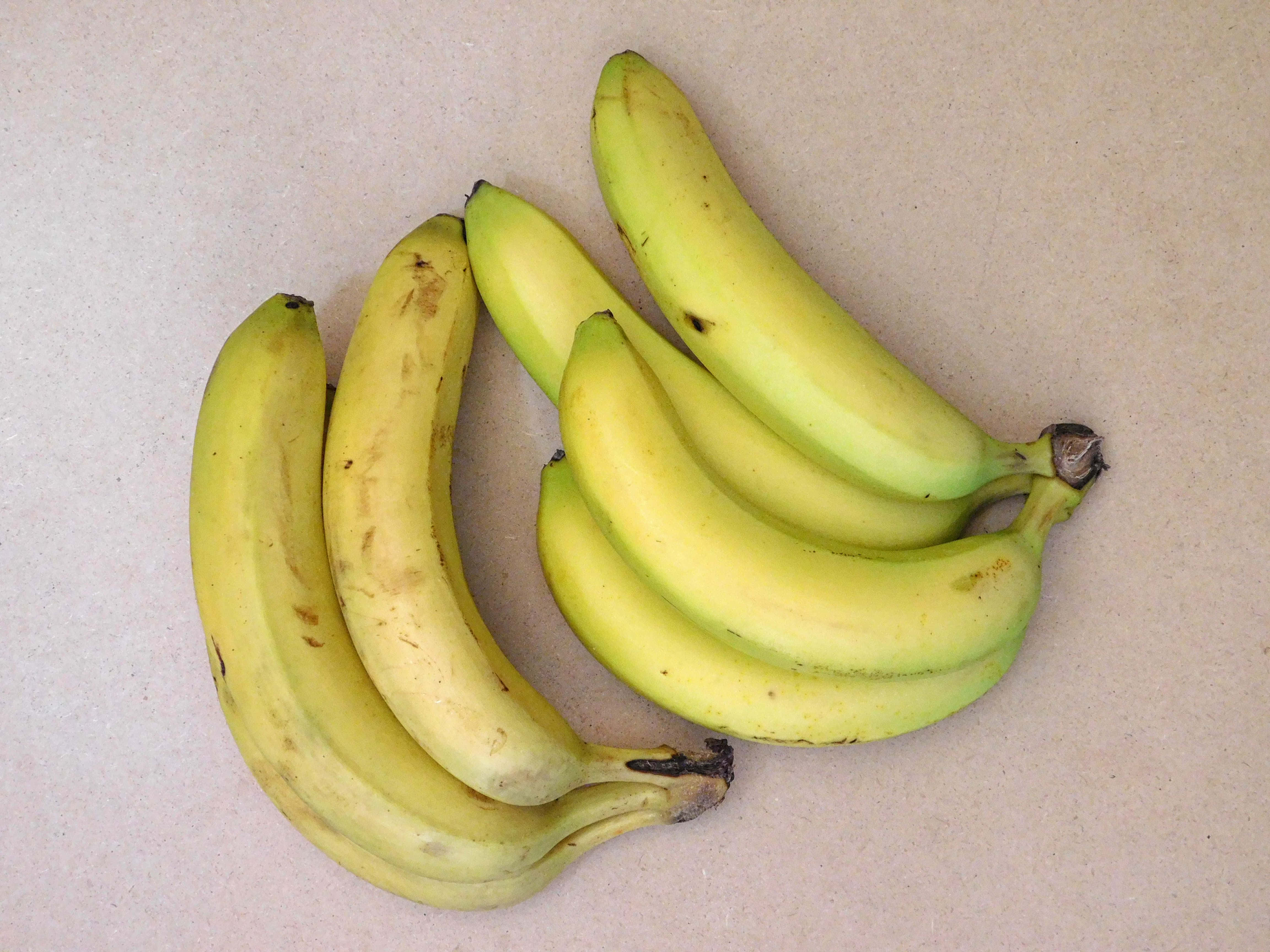 bananas, ripe yellow bananas, brown spots, 4K Desktop Wallpaper