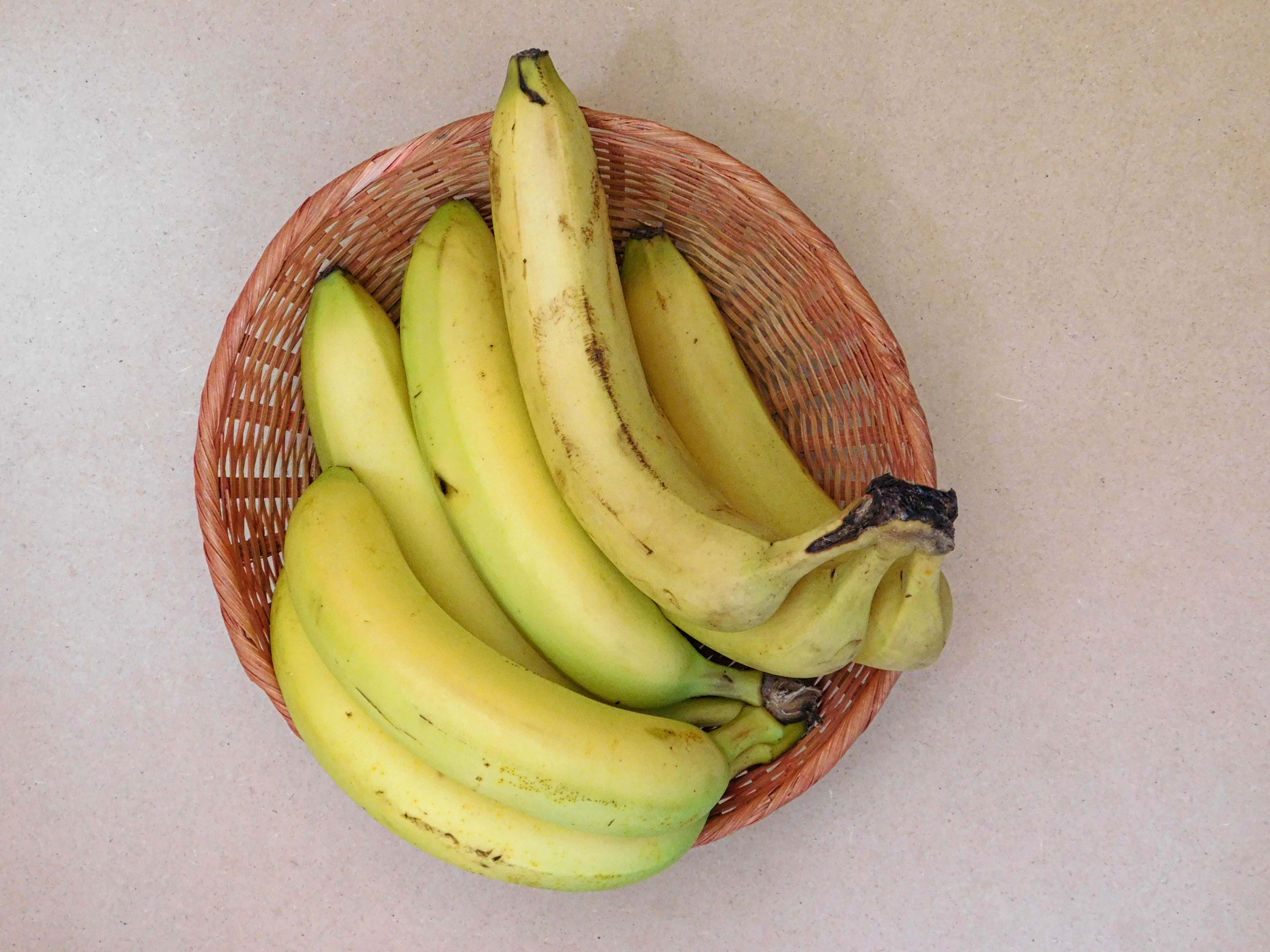 bananas, woven basket, ripe yellow bananas, 4K Desktop Wallpaper