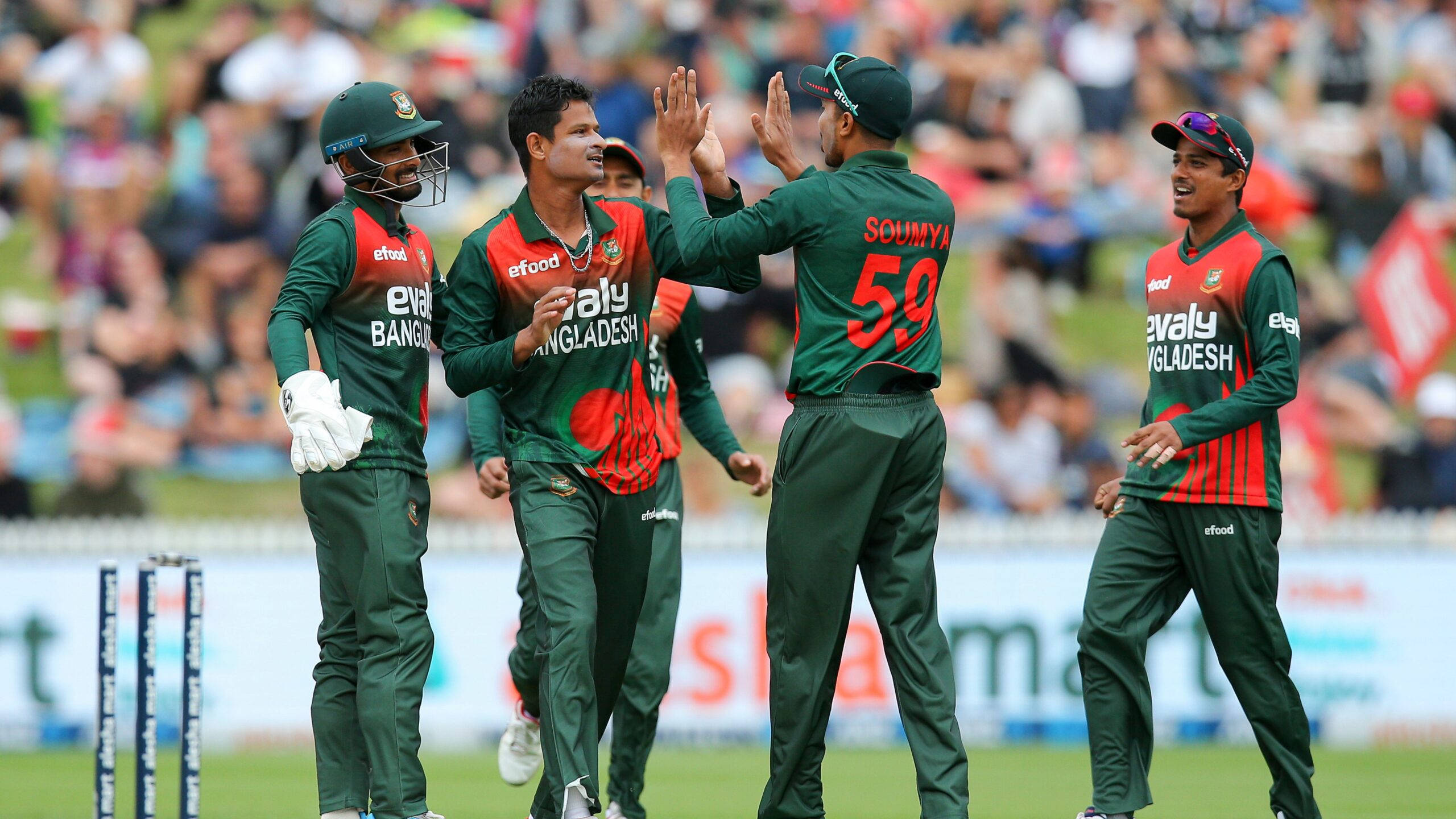 Bangladesh Cricket Team, wicket, sunlit green field, 2K Desktop Wallpaper