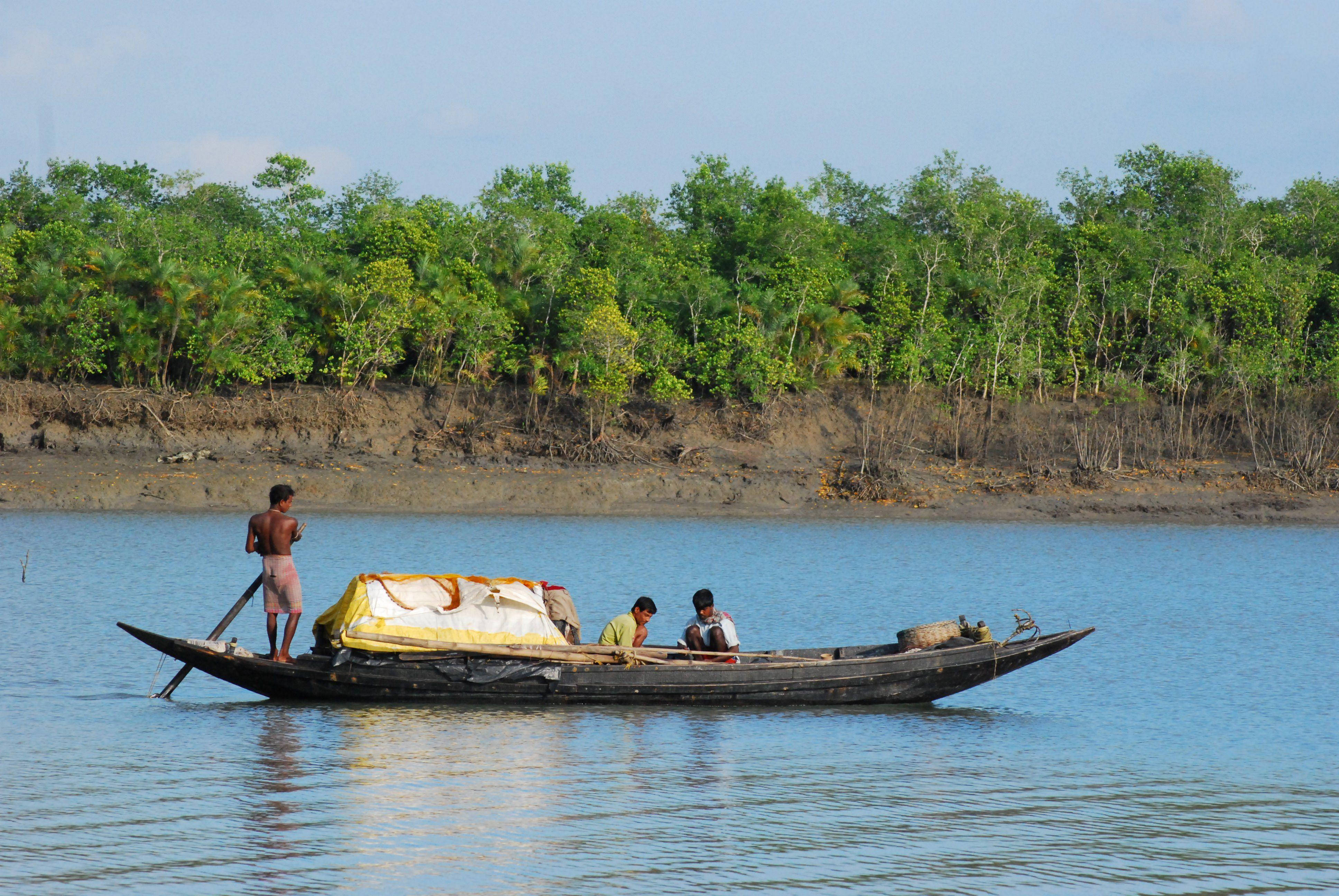Bangladesh, river fishermen, wooden boat, 4K Desktop Wallpaper