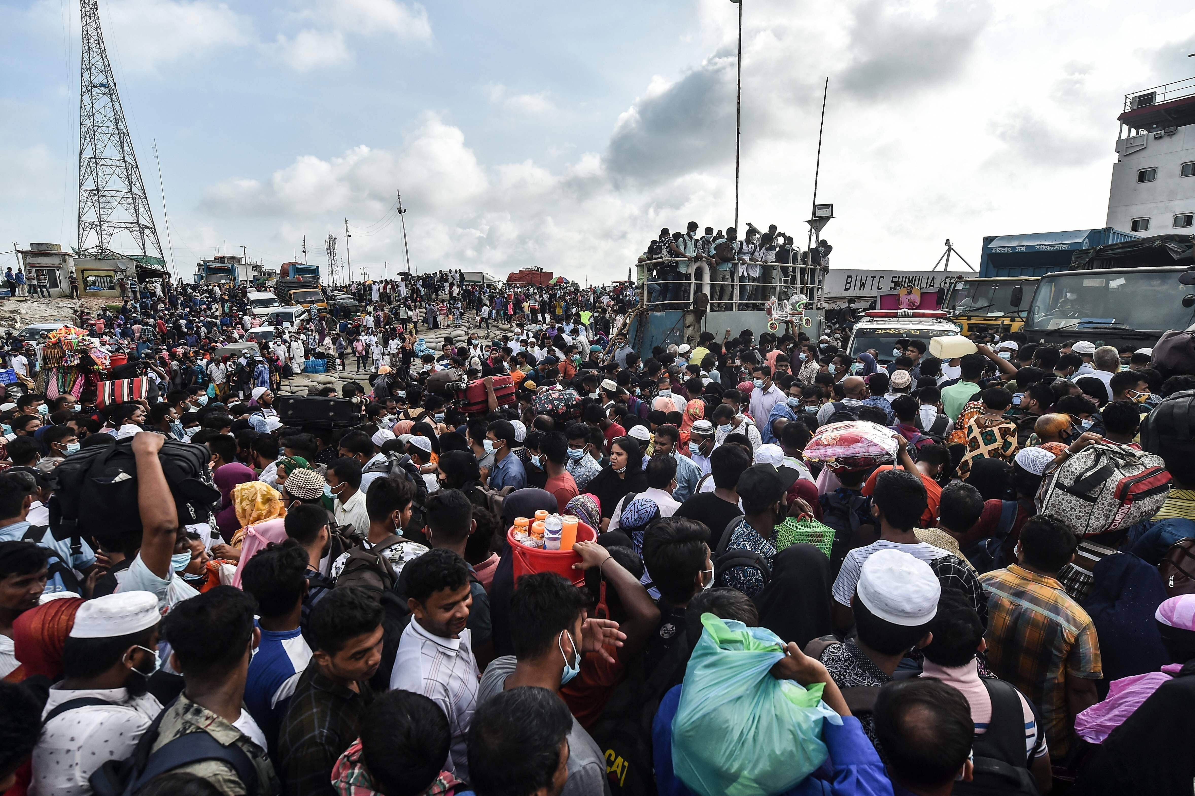 Bangladesh, migrant workers, crowd of people, 4K Desktop Wallpaper