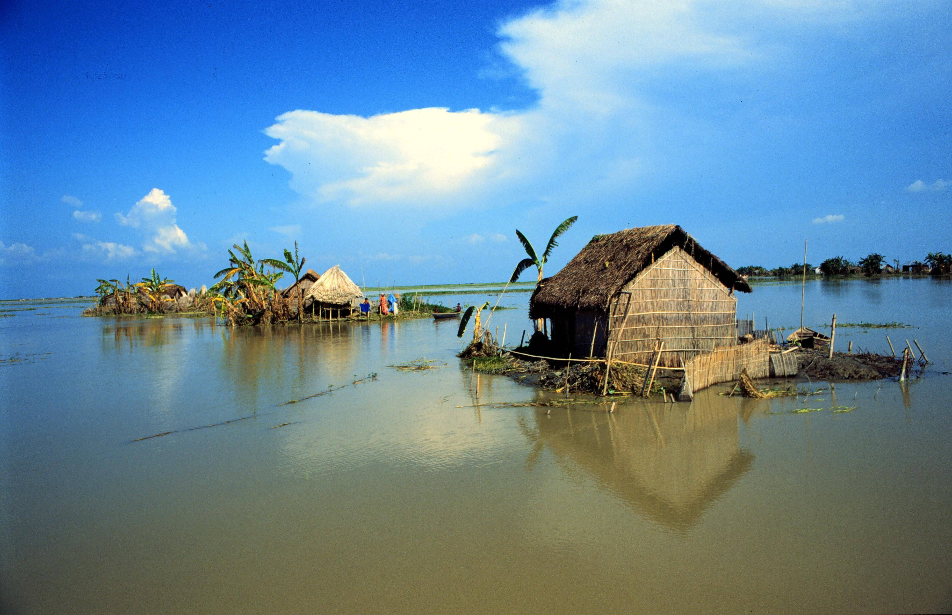 Bangladesh, thatched hut, muddy island, 2K Desktop Wallpaper