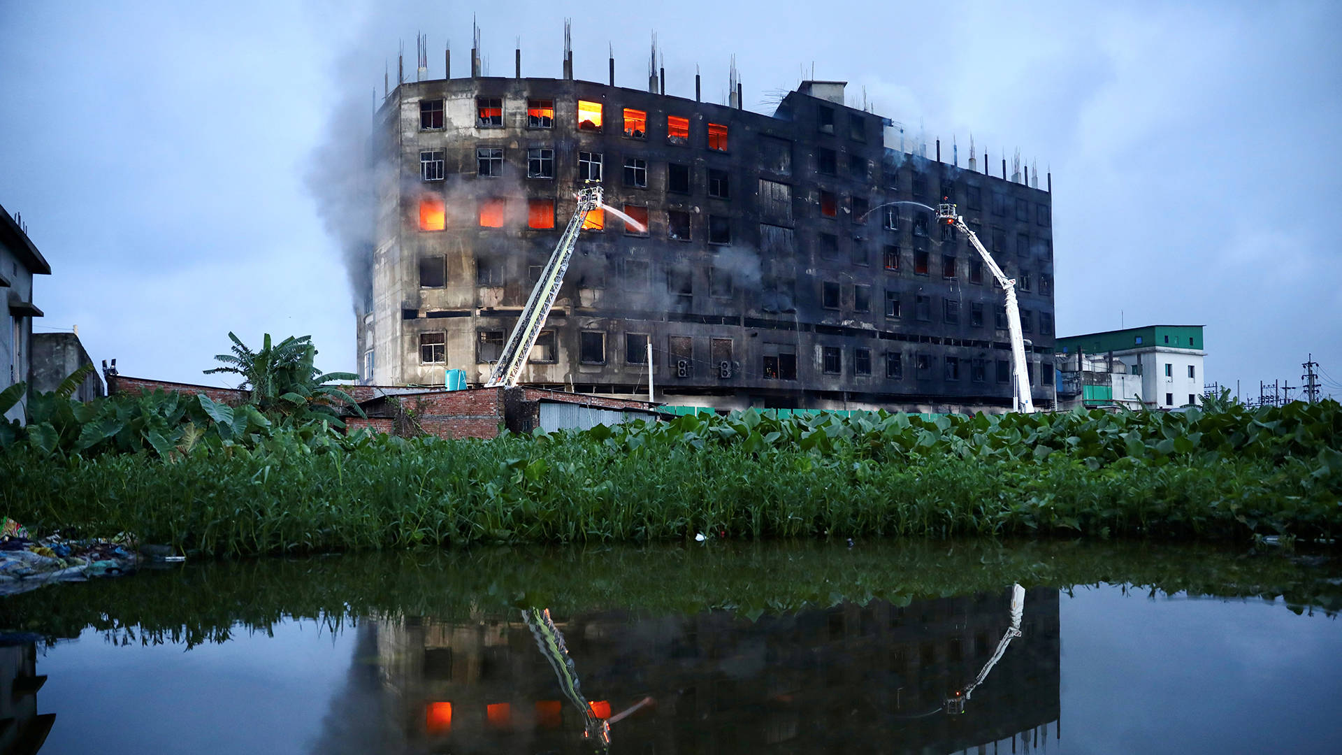 Bangladesh, factory fire, burning multi-story building, Full HD Desktop Wallpaper