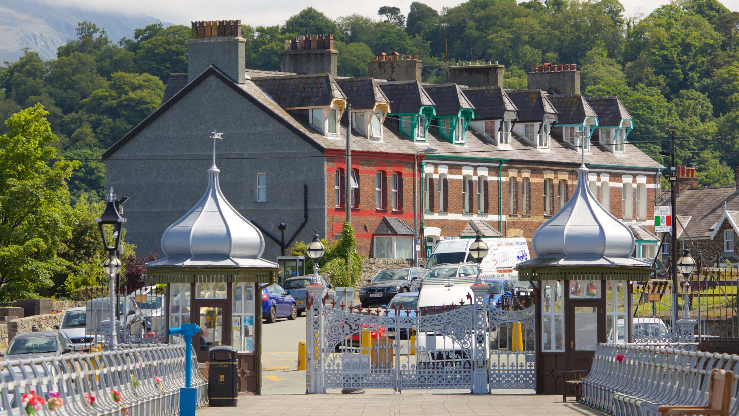 Bangor United Kingdom, pierand architecture, silver domes, 2K Desktop Wallpaper