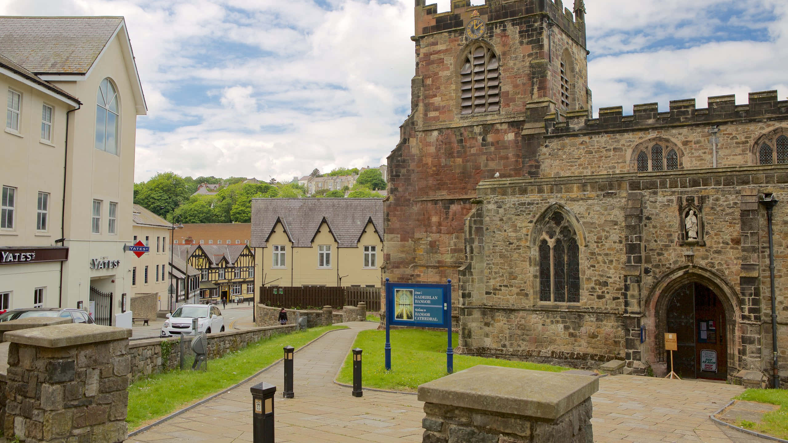 Bangor United Kingdom, historic stone church, tall tower, 2K Desktop Wallpaper