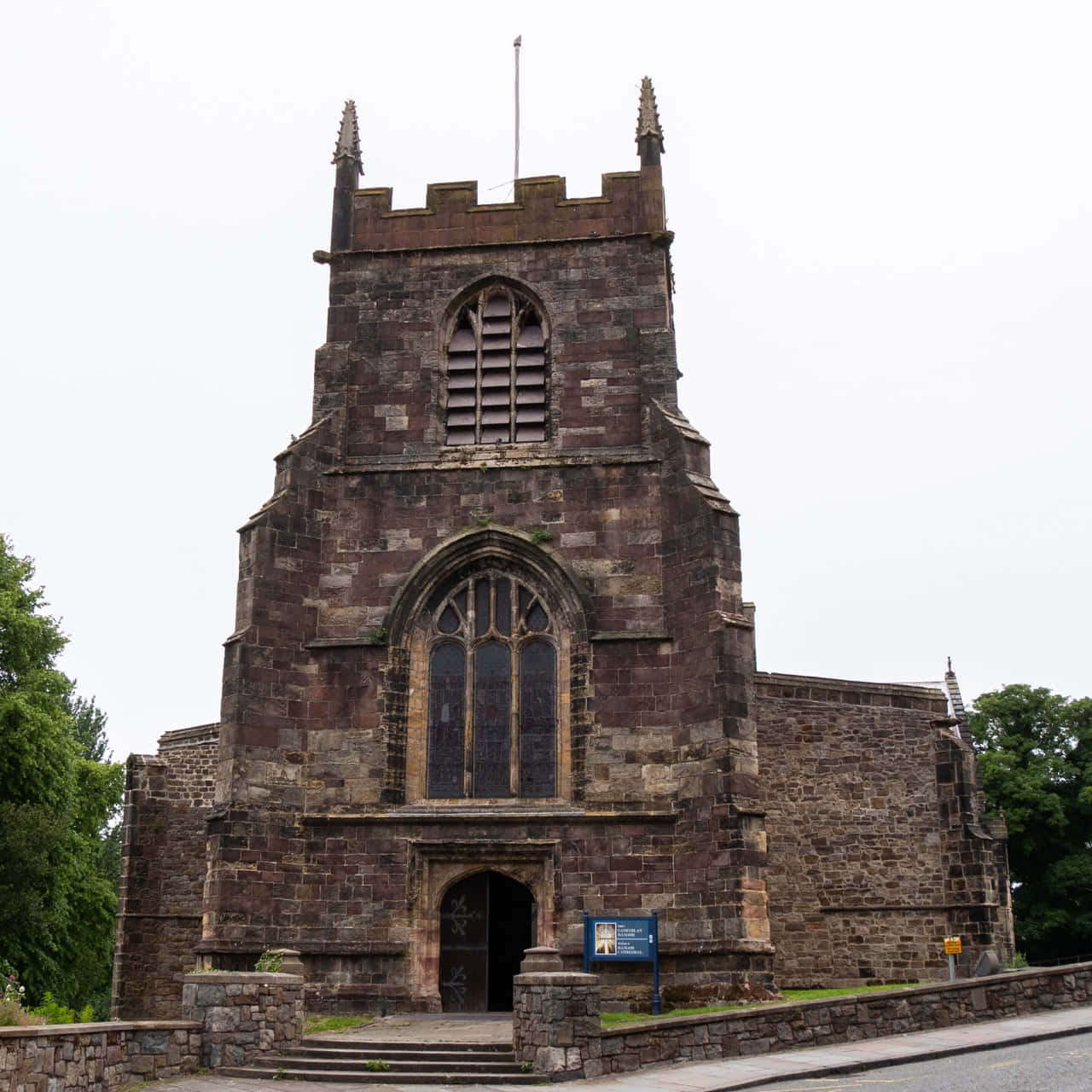 Bangor, historic church facade, Gothic windows, HD Desktop Wallpaper