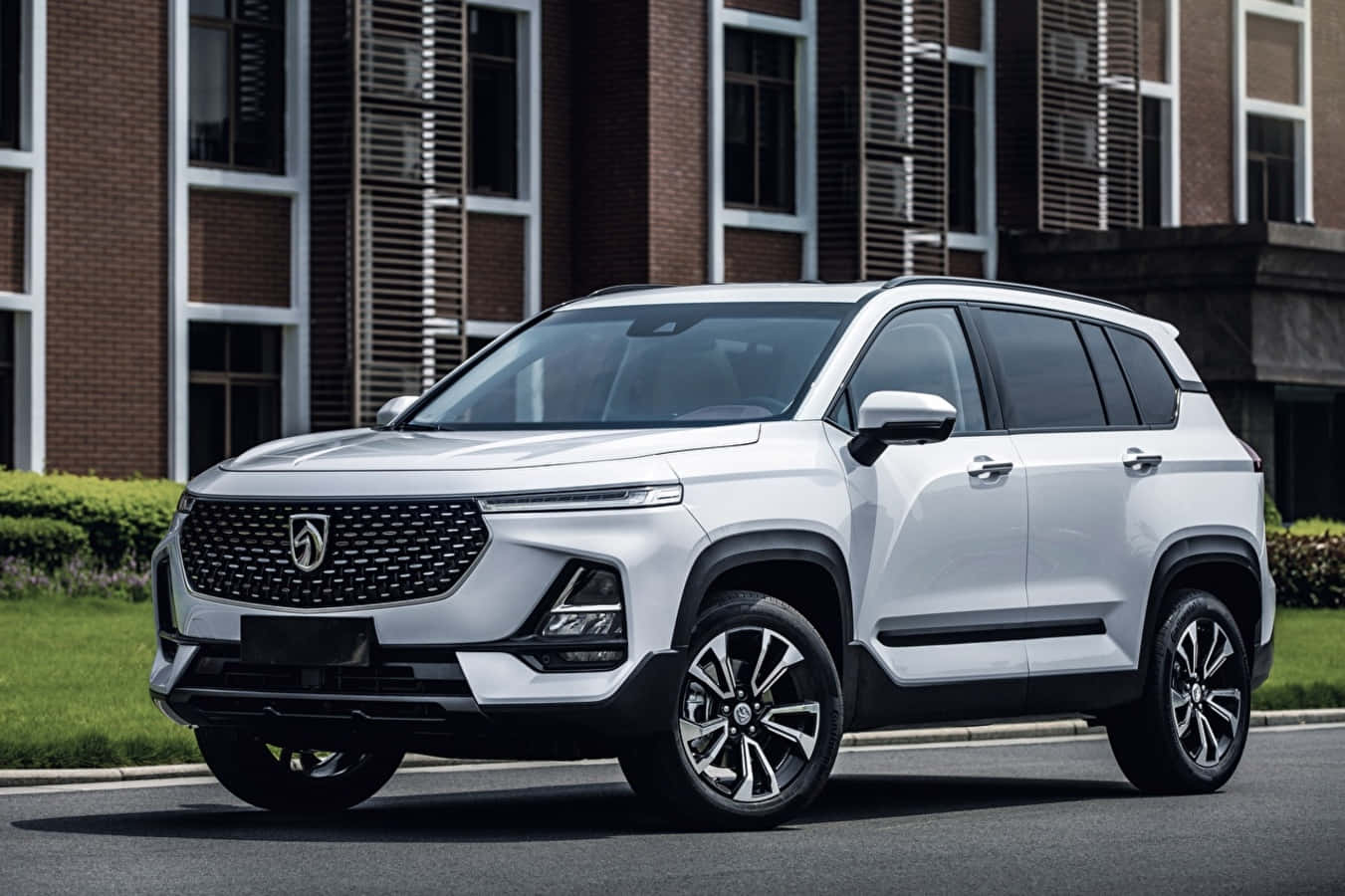 Baojun 1351, white SUV, scenic mountain backdrop, HD Desktop Wallpaper