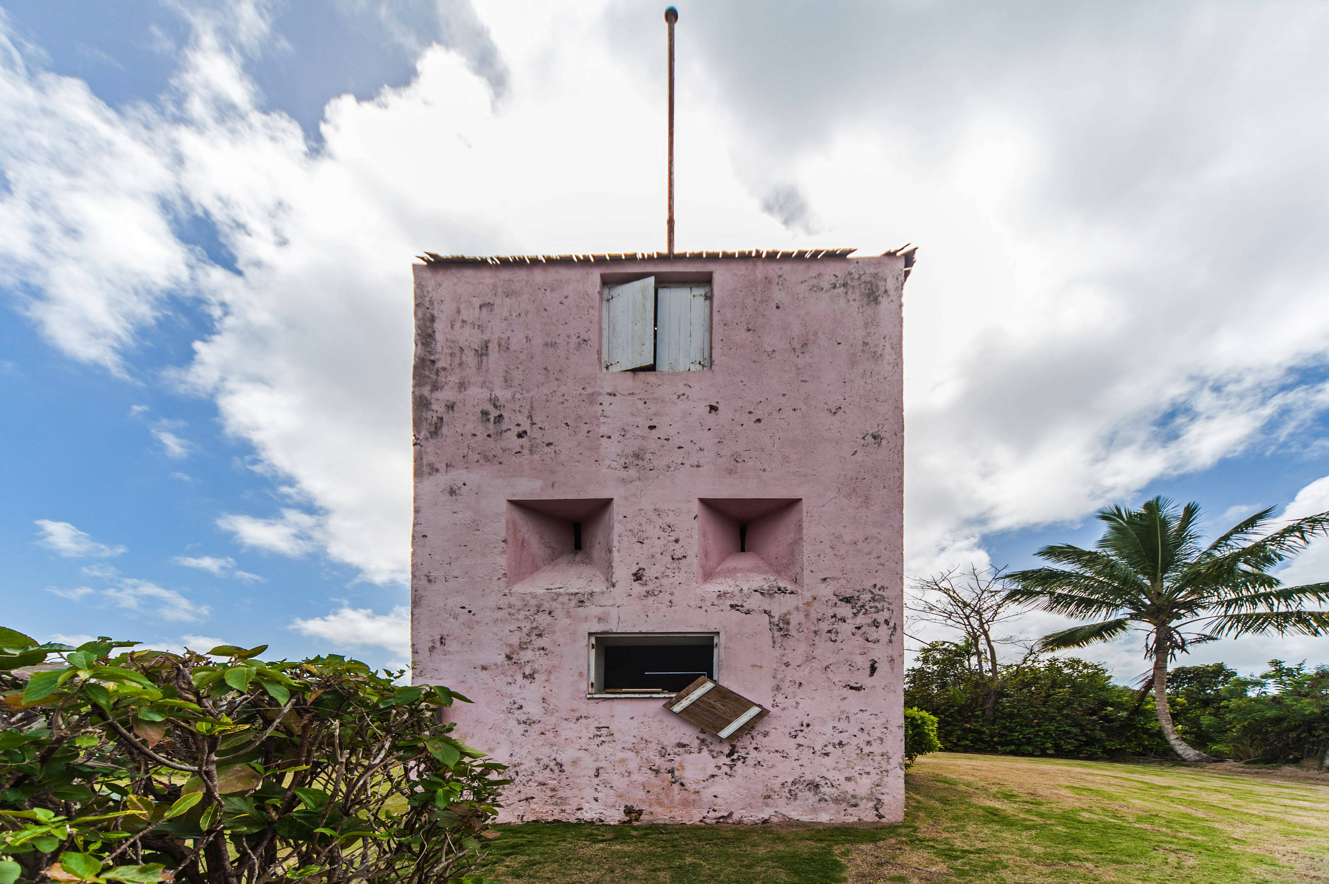 Barbados, pink house, weathered pink concrete tower, 4K Desktop Wallpaper