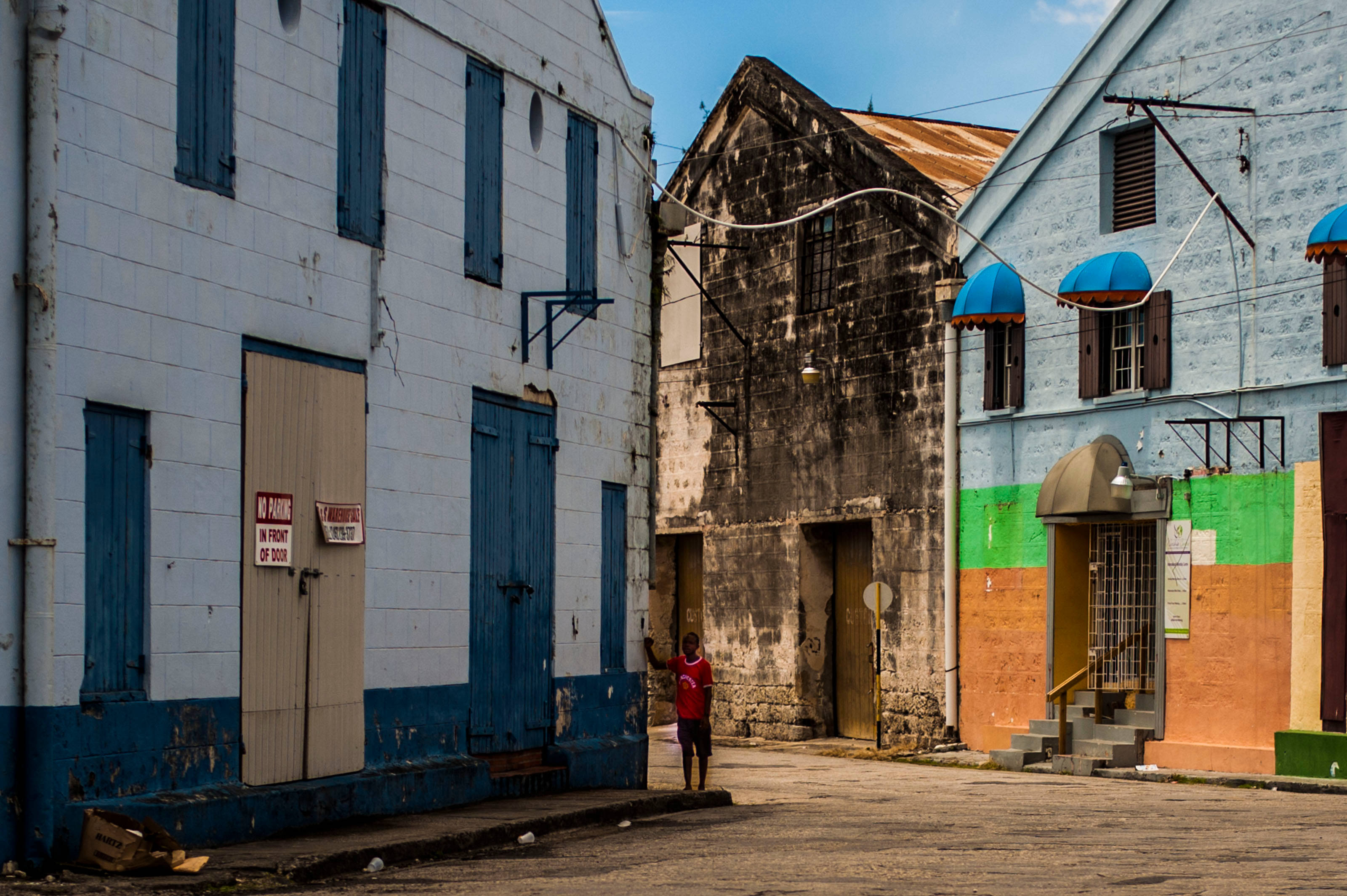 Barbados, colonial buildings, narrow street, 2K Desktop Wallpaper