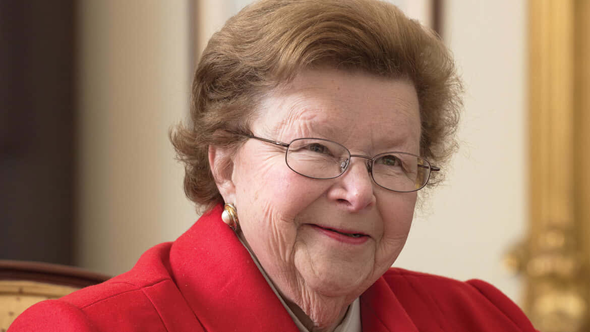 Barbara Mikulski, vibrant red coat, glasses, SD Desktop Wallpaper