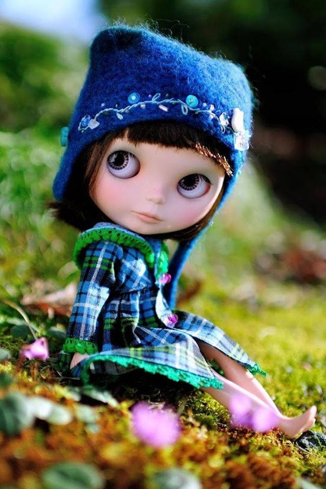 Barbie Doll, blue hat, plaid dress, SD Phone Wallpaper