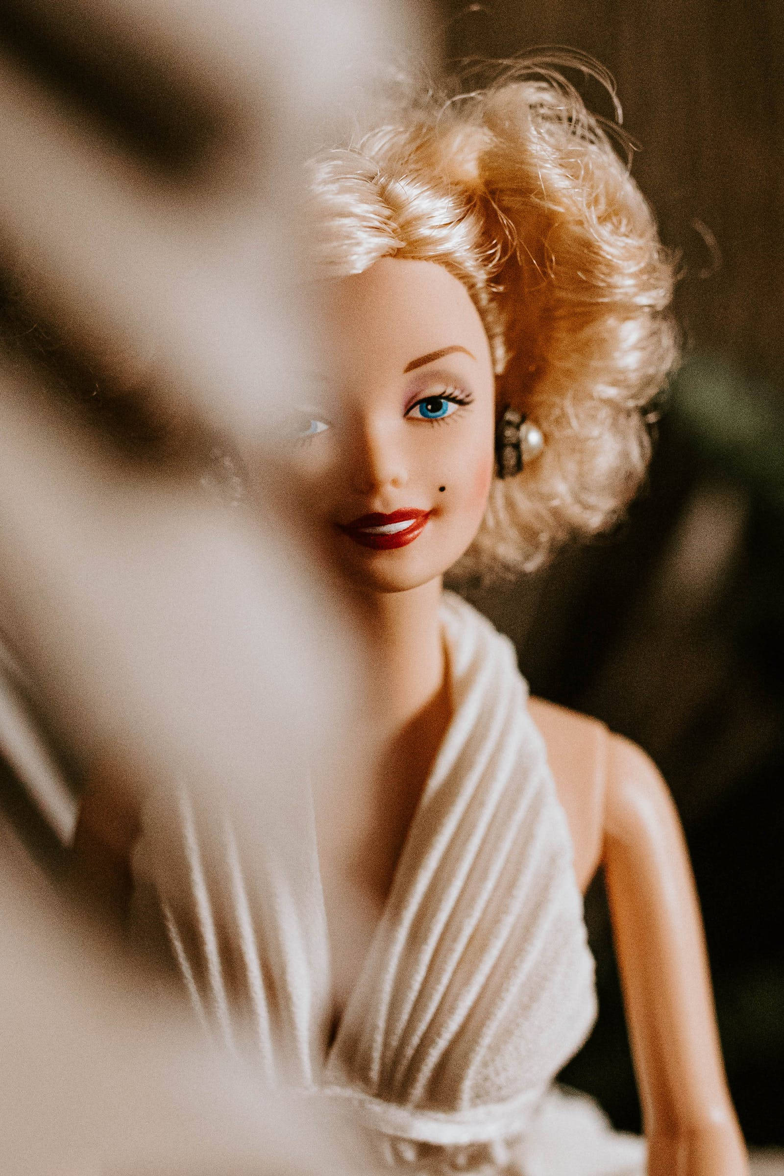 Barbie Doll, blonde curls, red lips, Full HD Phone Wallpaper