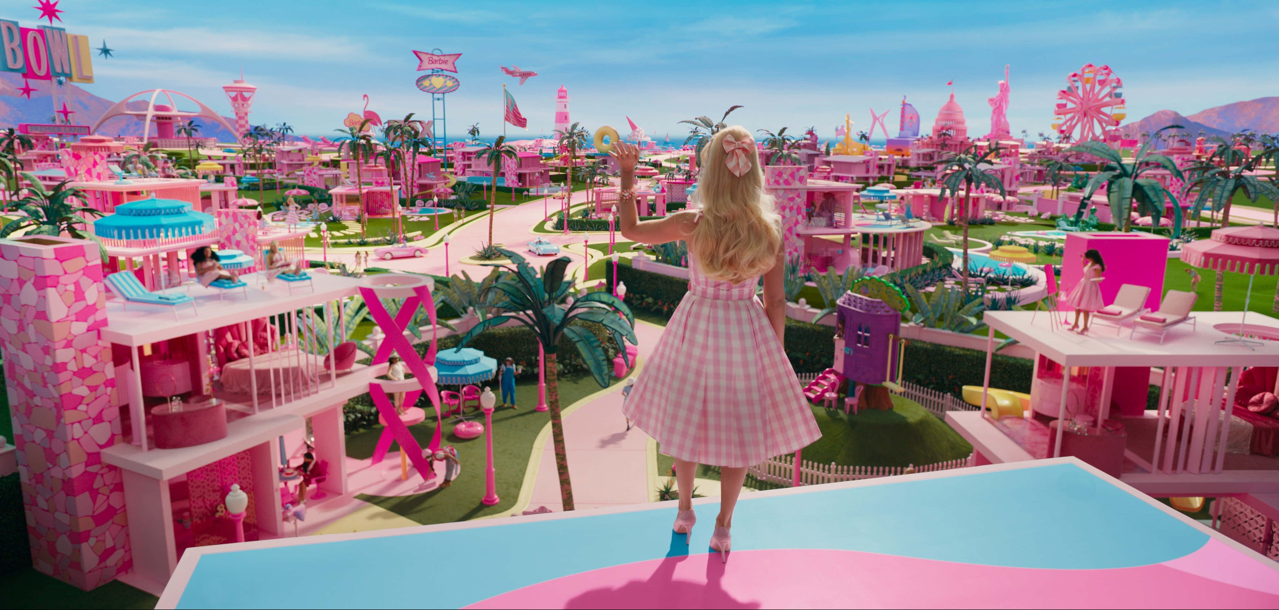 Barbie Movie, pink wonderland scene, pink dress, 4K Desktop Wallpaper