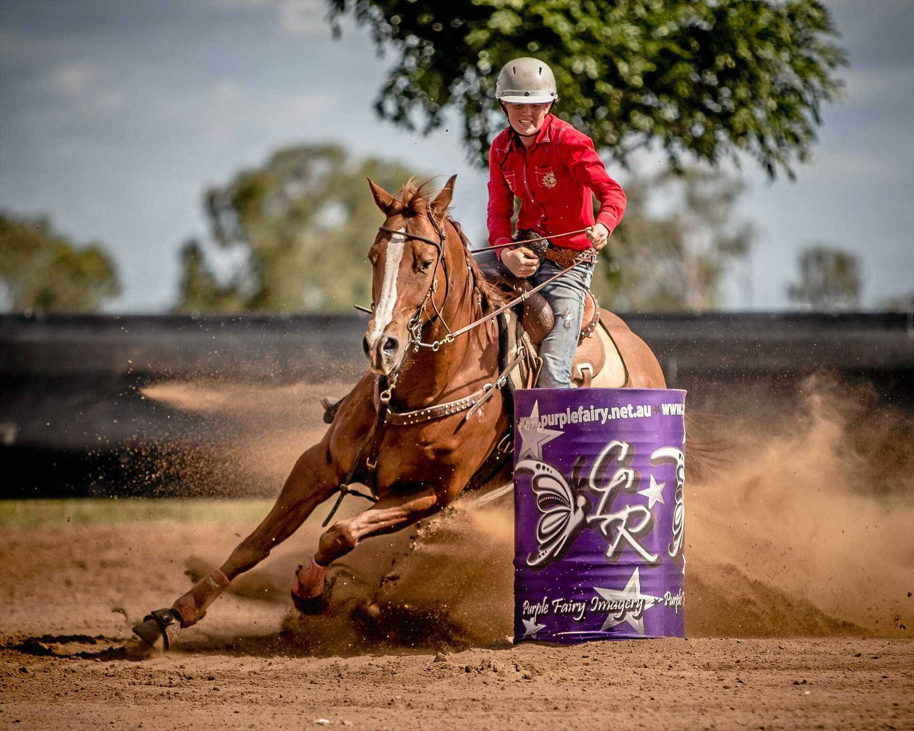 barrel racing, red shirt, helmet, HD Desktop Wallpaper