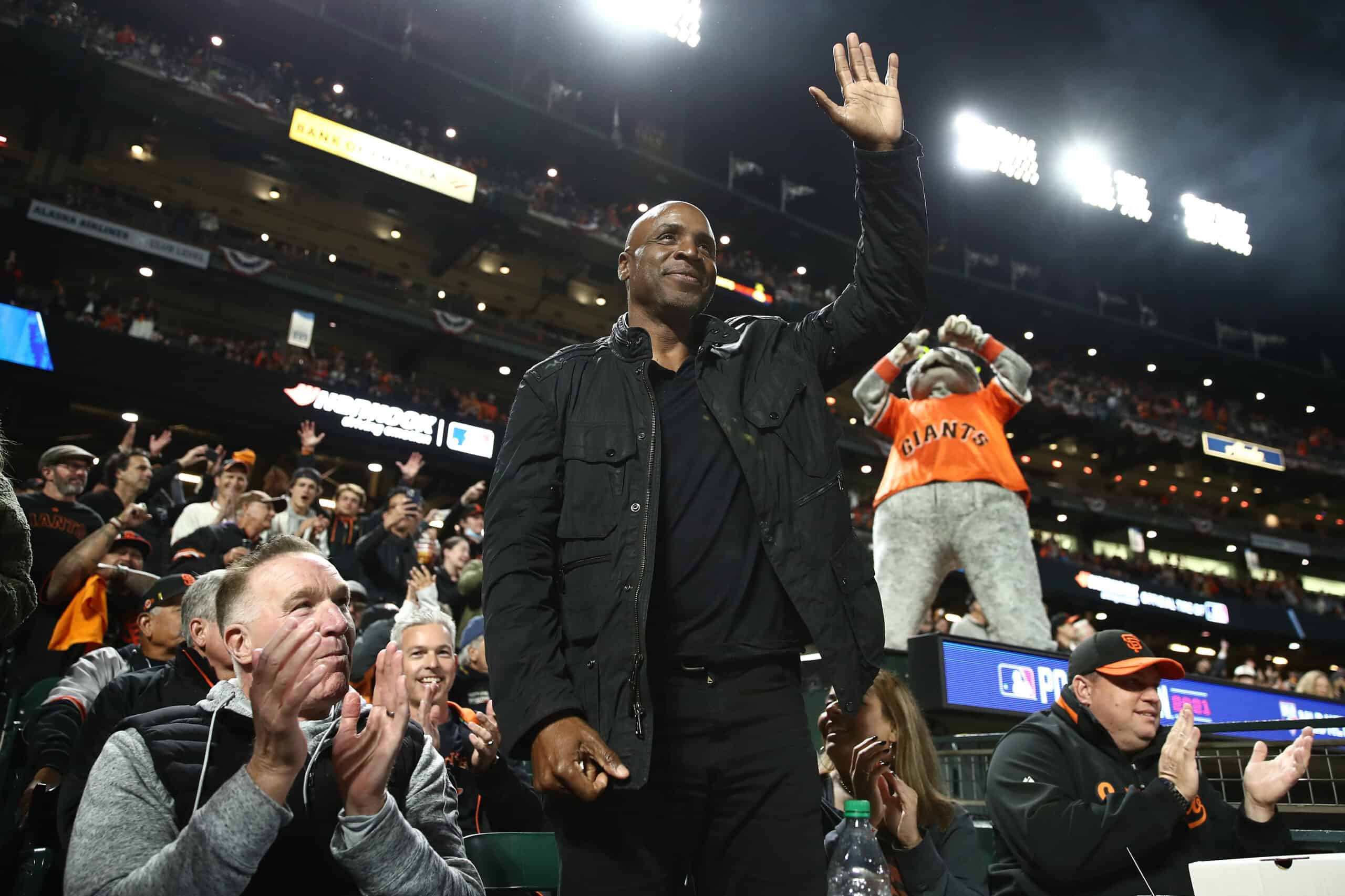 Barry Bonds, black jacket, brightly lit stadium, 2K Desktop Wallpaper