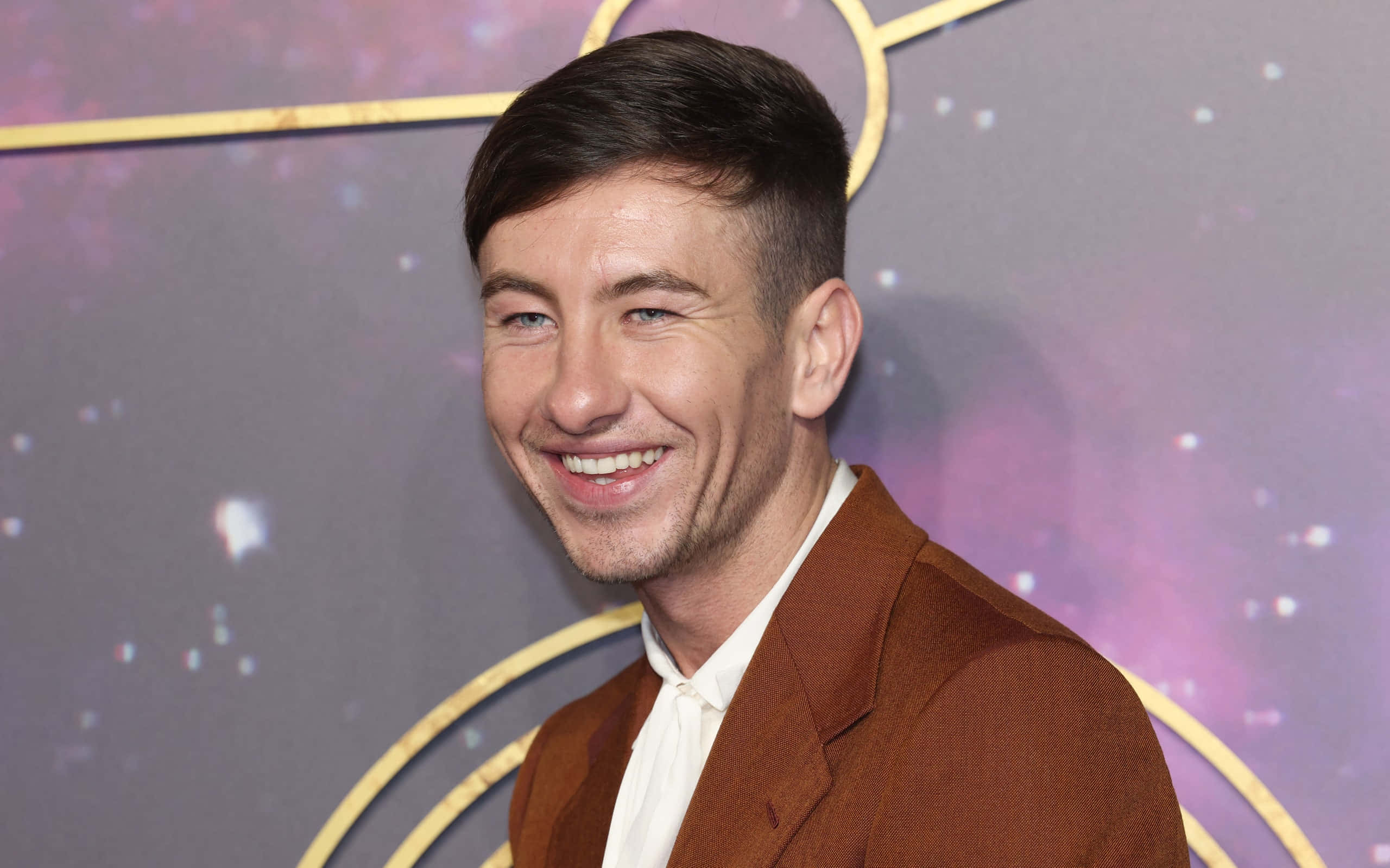 Barry Keoghan, brown suit, cosmic-themed backdrop, 2K Desktop Wallpaper