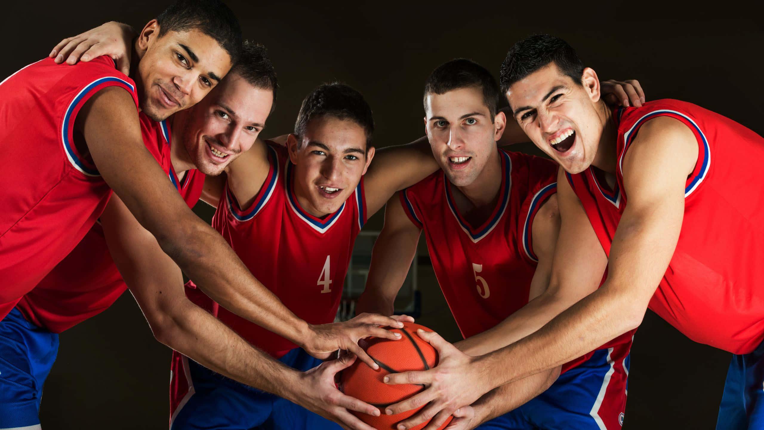 2560x1440, basketball team, five smiling basketball players, 2K Desktop Wallpaper