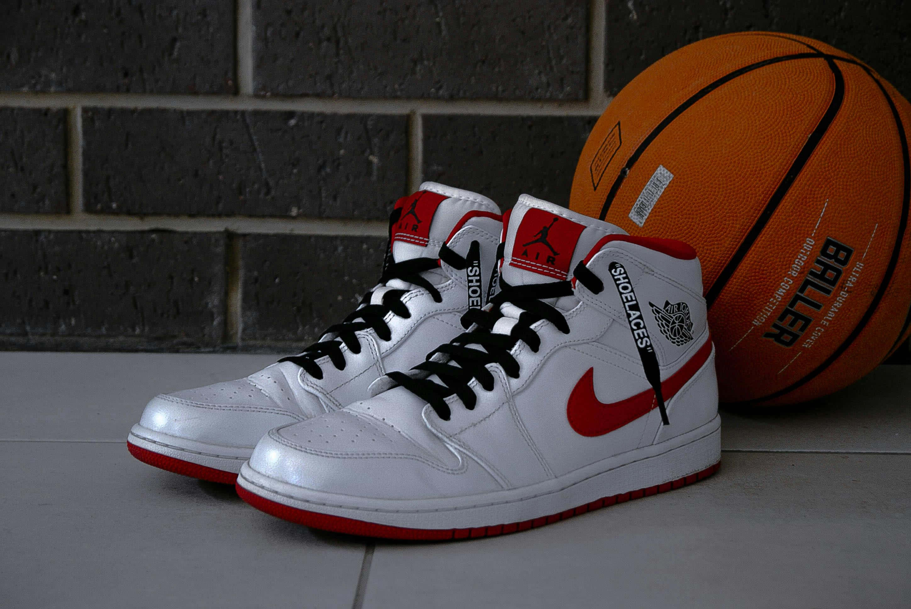 white high-top sneakers, red accents, black laces, 2K Desktop Wallpaper