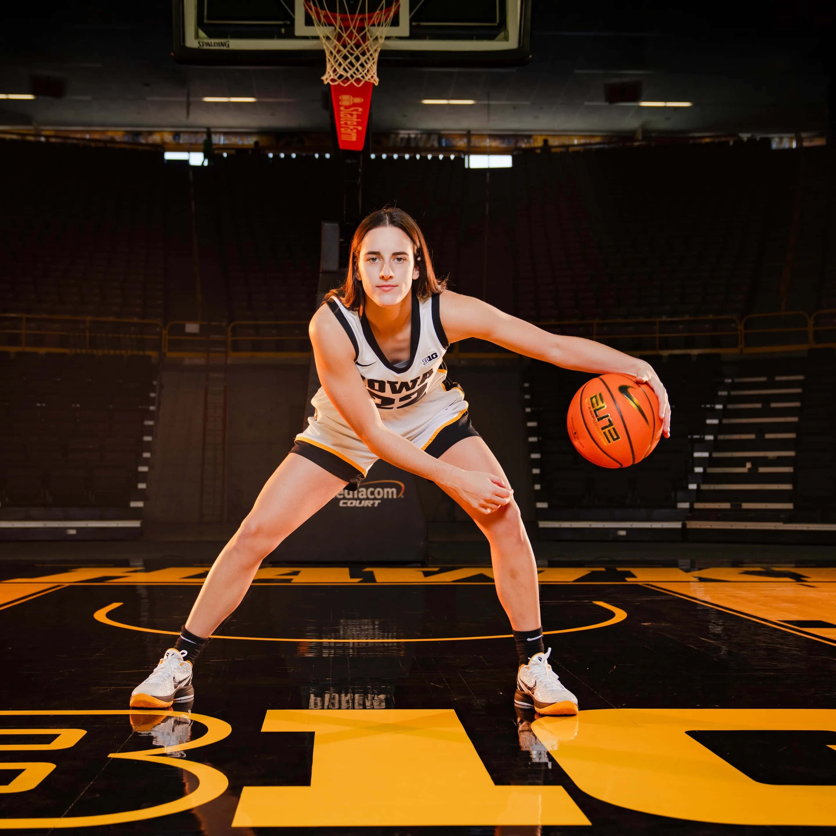 female basketball player, white and black uniform, orange ball, 2K Desktop Wallpaper
