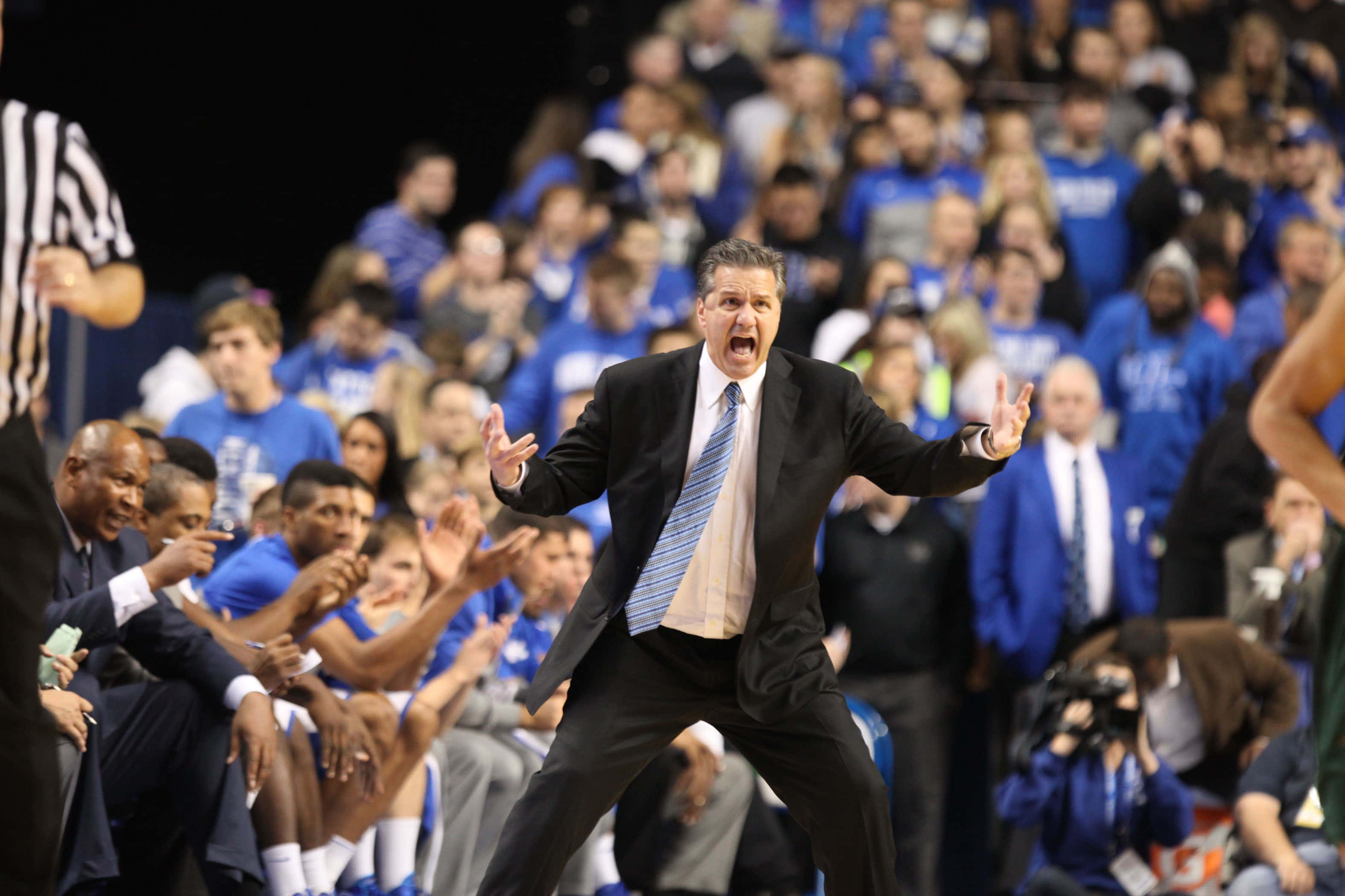 basketball coach, suit, blue jerseys, 2K Desktop Wallpaper