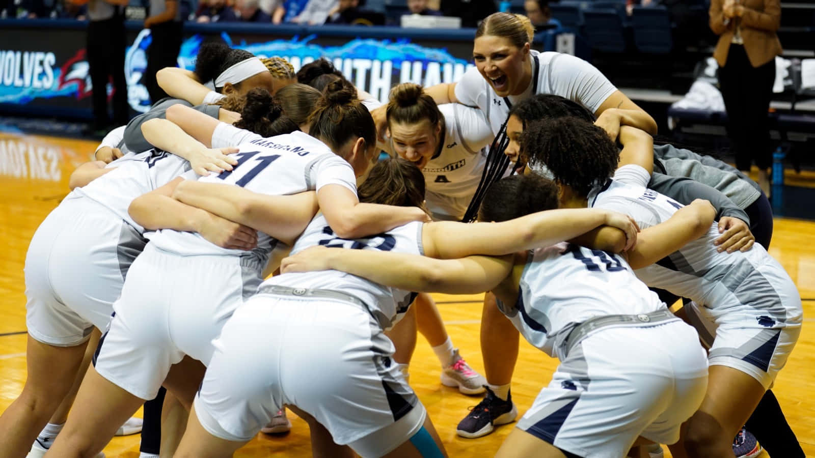 girls basketball team, huddle, white uniforms, HD Desktop Wallpaper