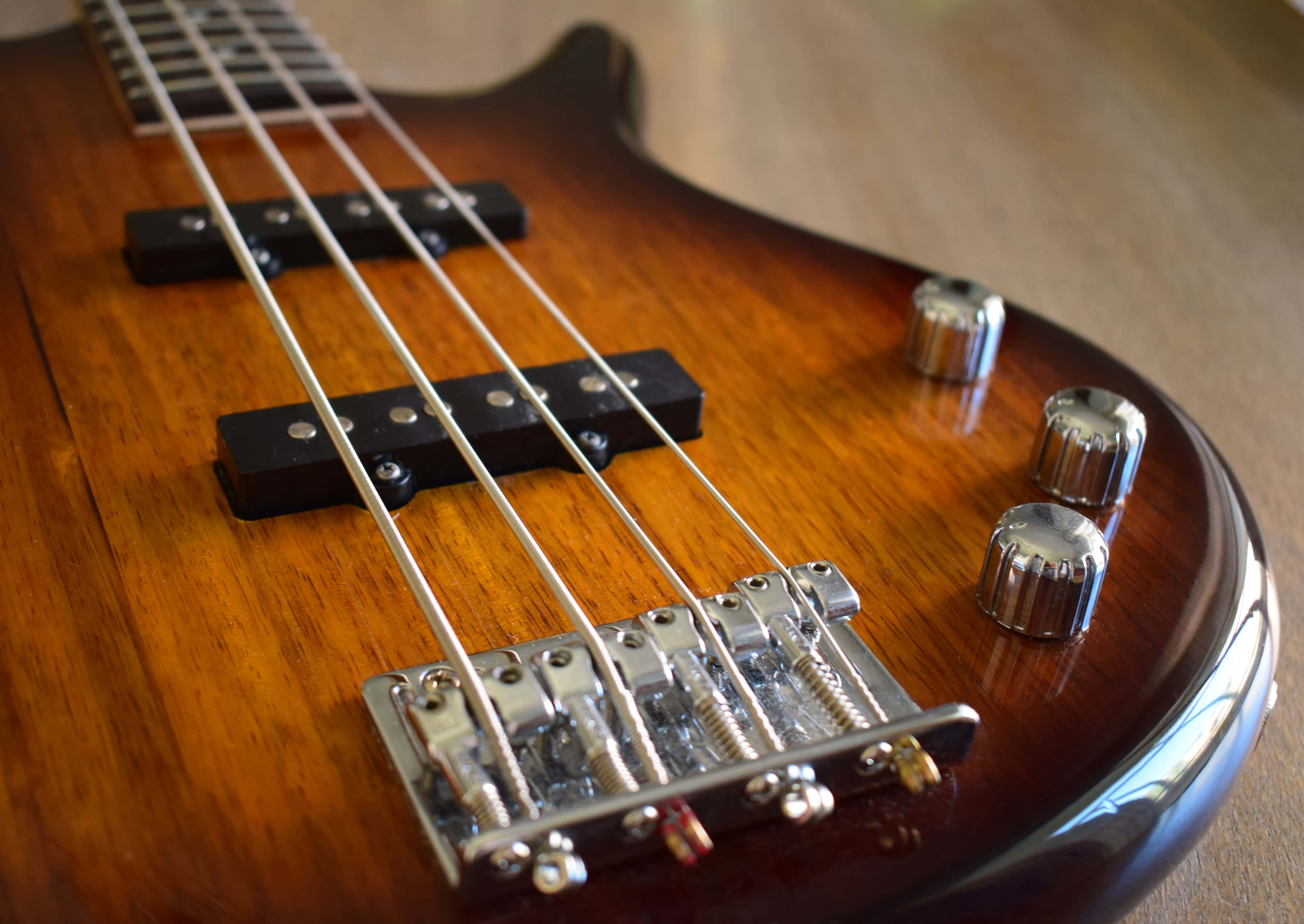 sunburst, electric bass guitar, strings, 4K Desktop Wallpaper