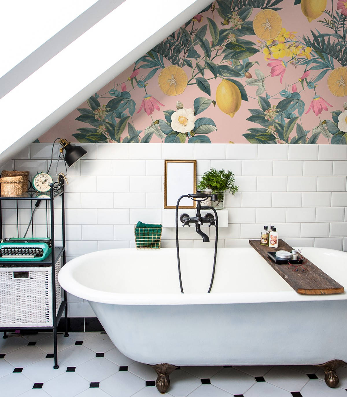 vintage clawfoot bathtub, vibrant floral wallpaper, lemons, HD Phone Wallpaper