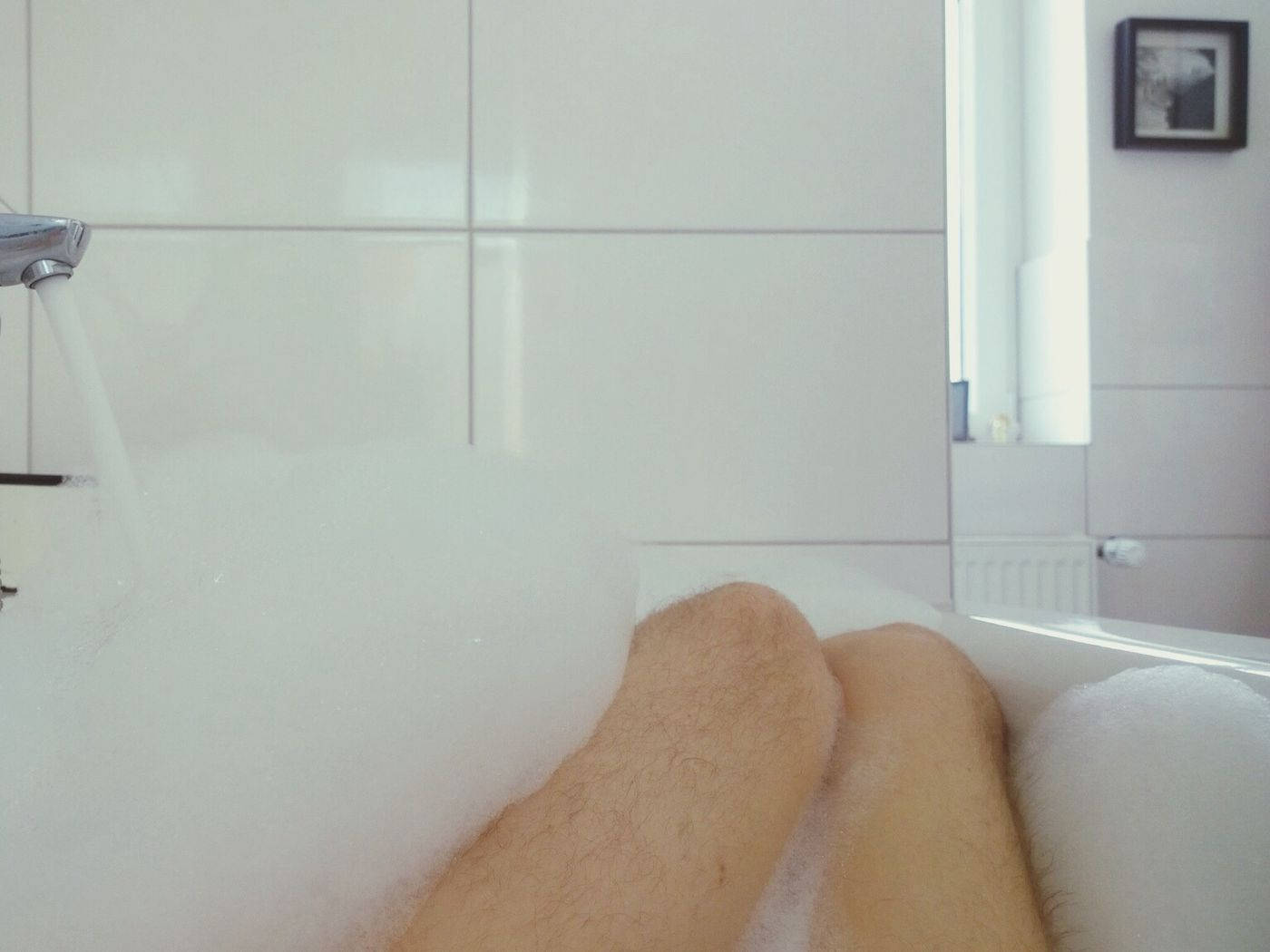 mujeres peludas, bathtub, chrome faucet, HD Desktop Wallpaper