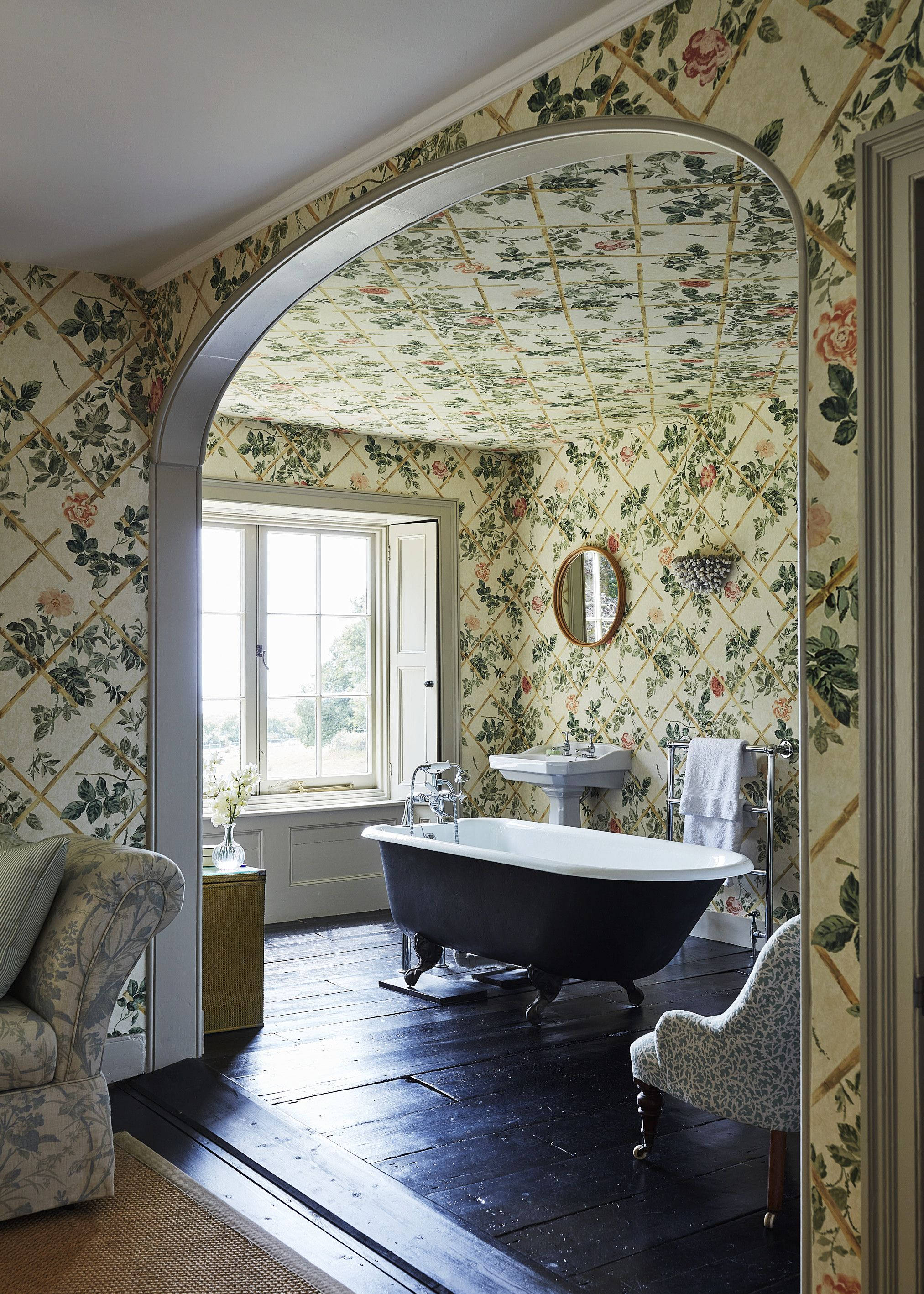bathtub, yellow flowery room, clawfoot tub, 2K Phone Wallpaper