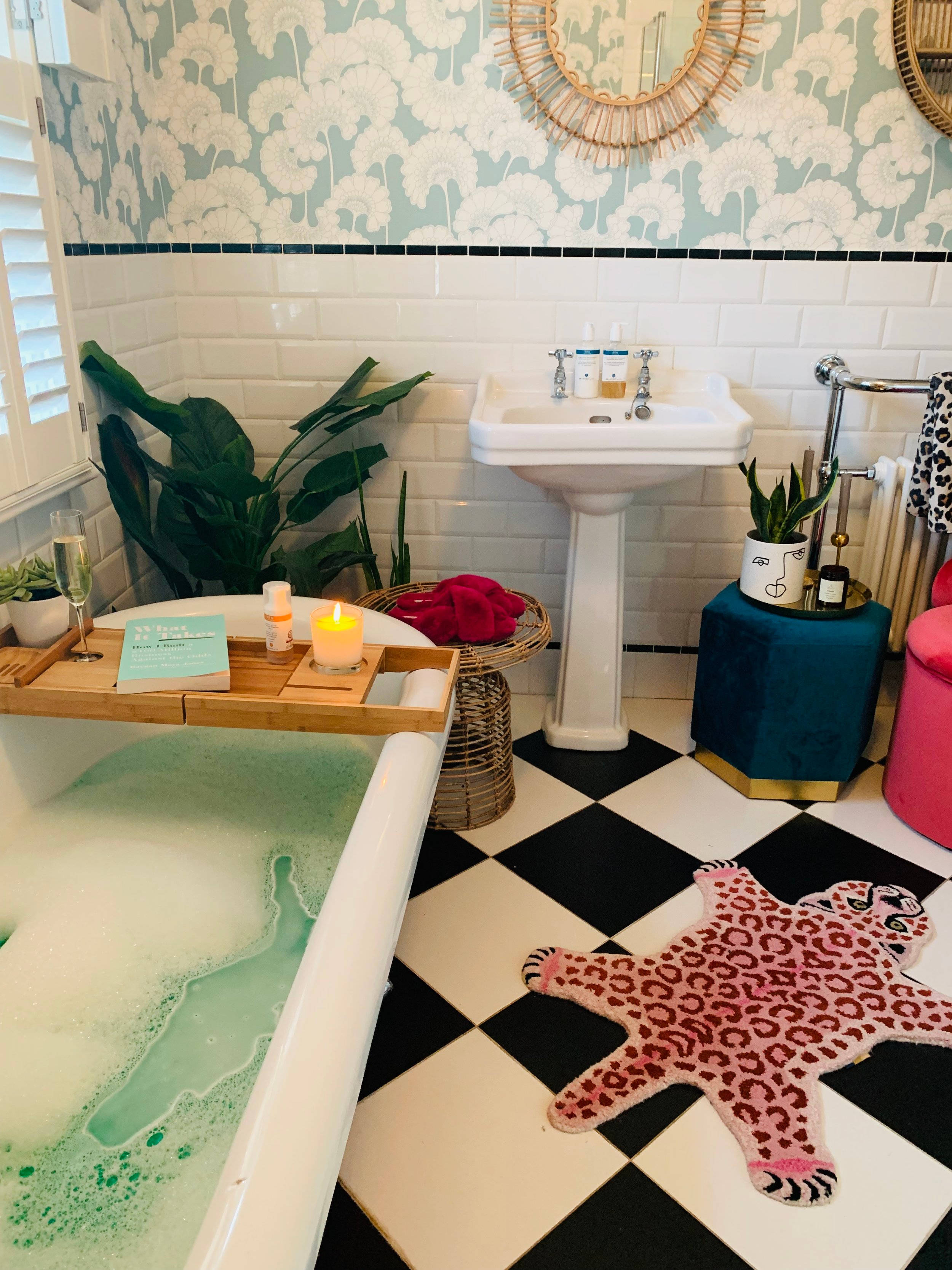 bathtub, Japanese floral, black-and-white checkered floor, 2K Phone Wallpaper