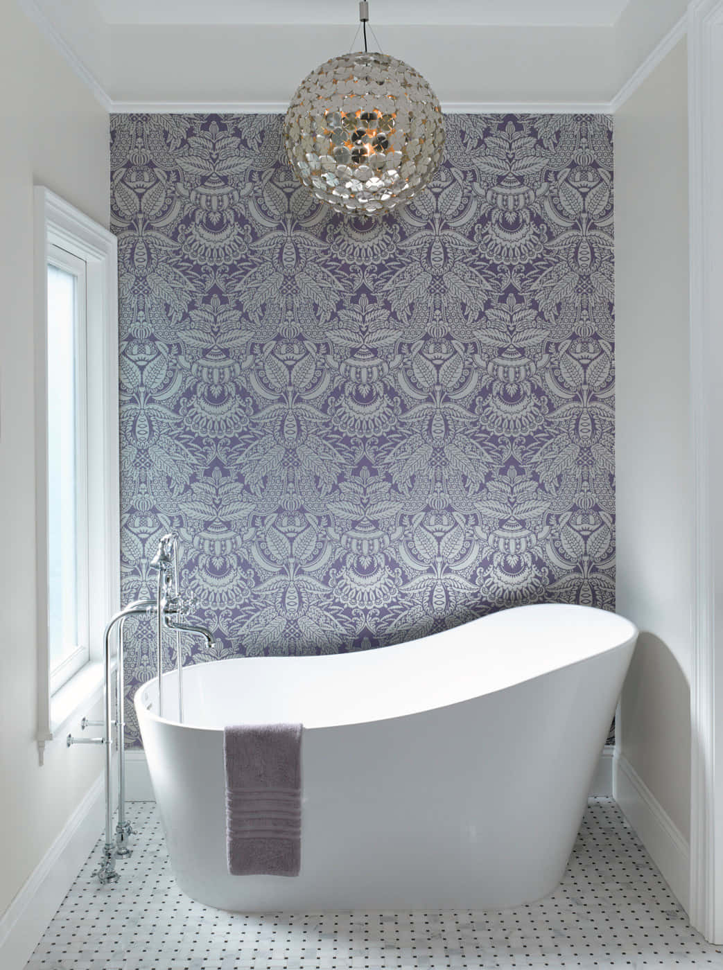 freestanding white tub, sparkling chandelier, purple damask wallpaper, HD Phone Wallpaper