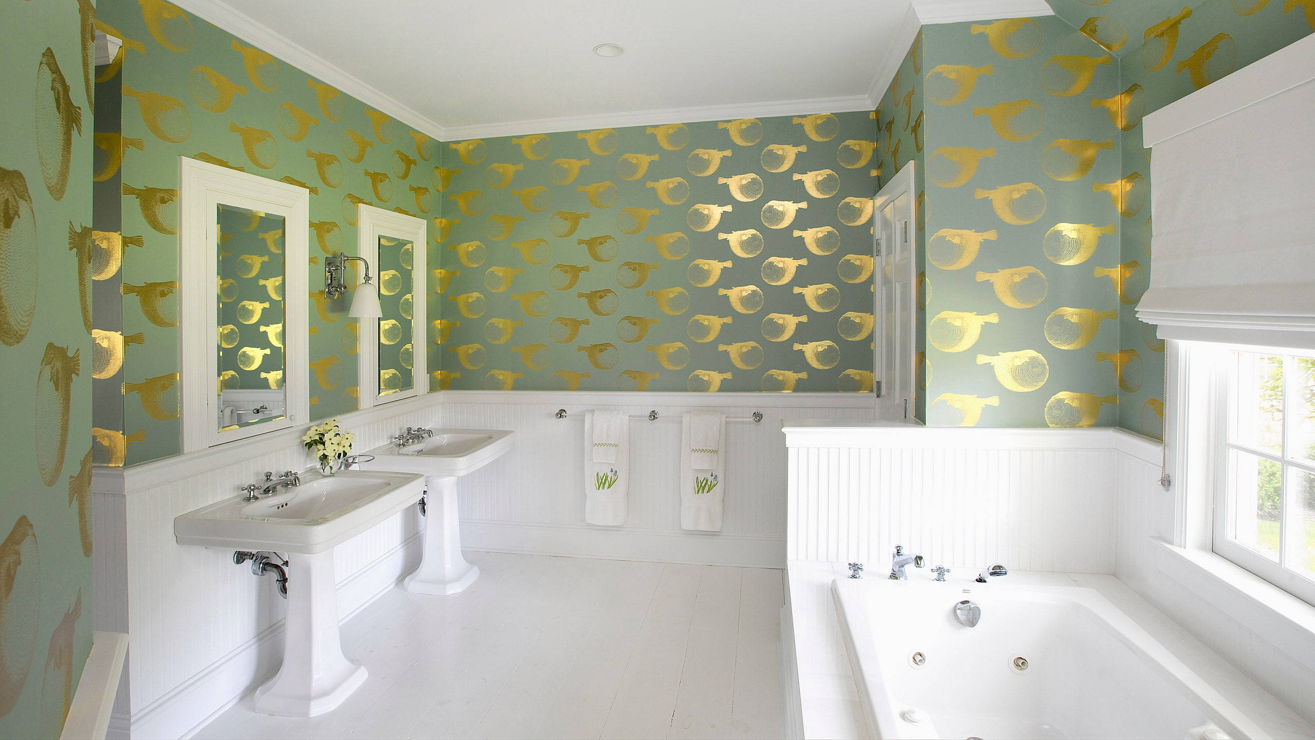 Bathtub, gold banana-patterned wallpaper, mint green walls, 2K Desktop Wallpaper