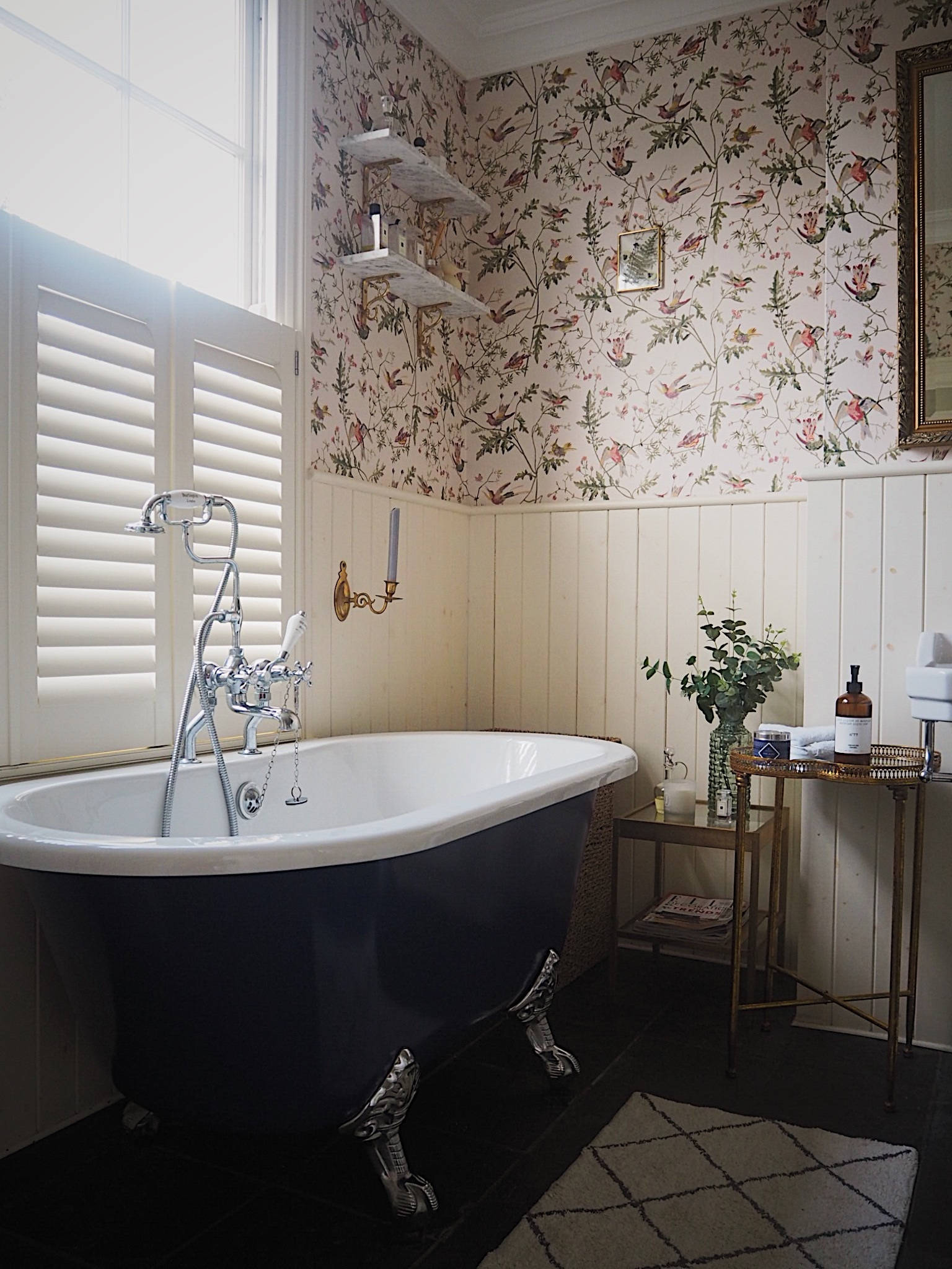 Bathtub, clawfoot bathtub, floral wallpaper, Full HD Phone Wallpaper