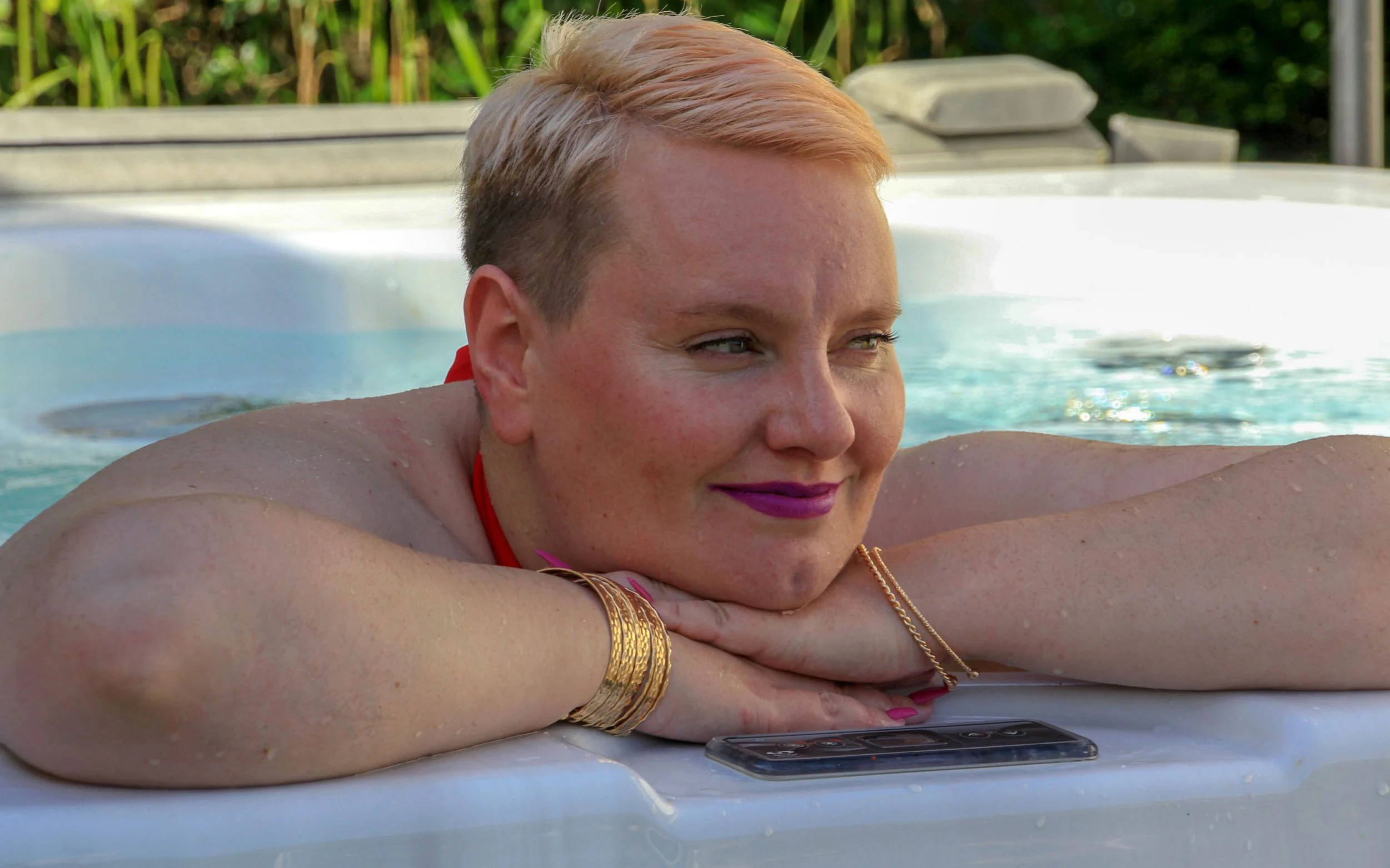 jacuzzi, hot tub, short blonde hair, Full HD Desktop Wallpaper