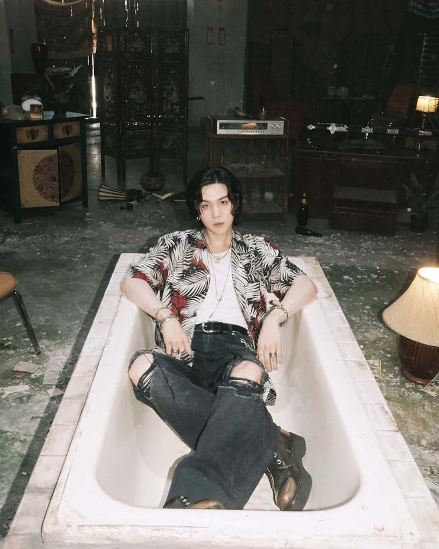 retro bathtub, white bathtub, dimly lit, Full HD Phone Wallpaper