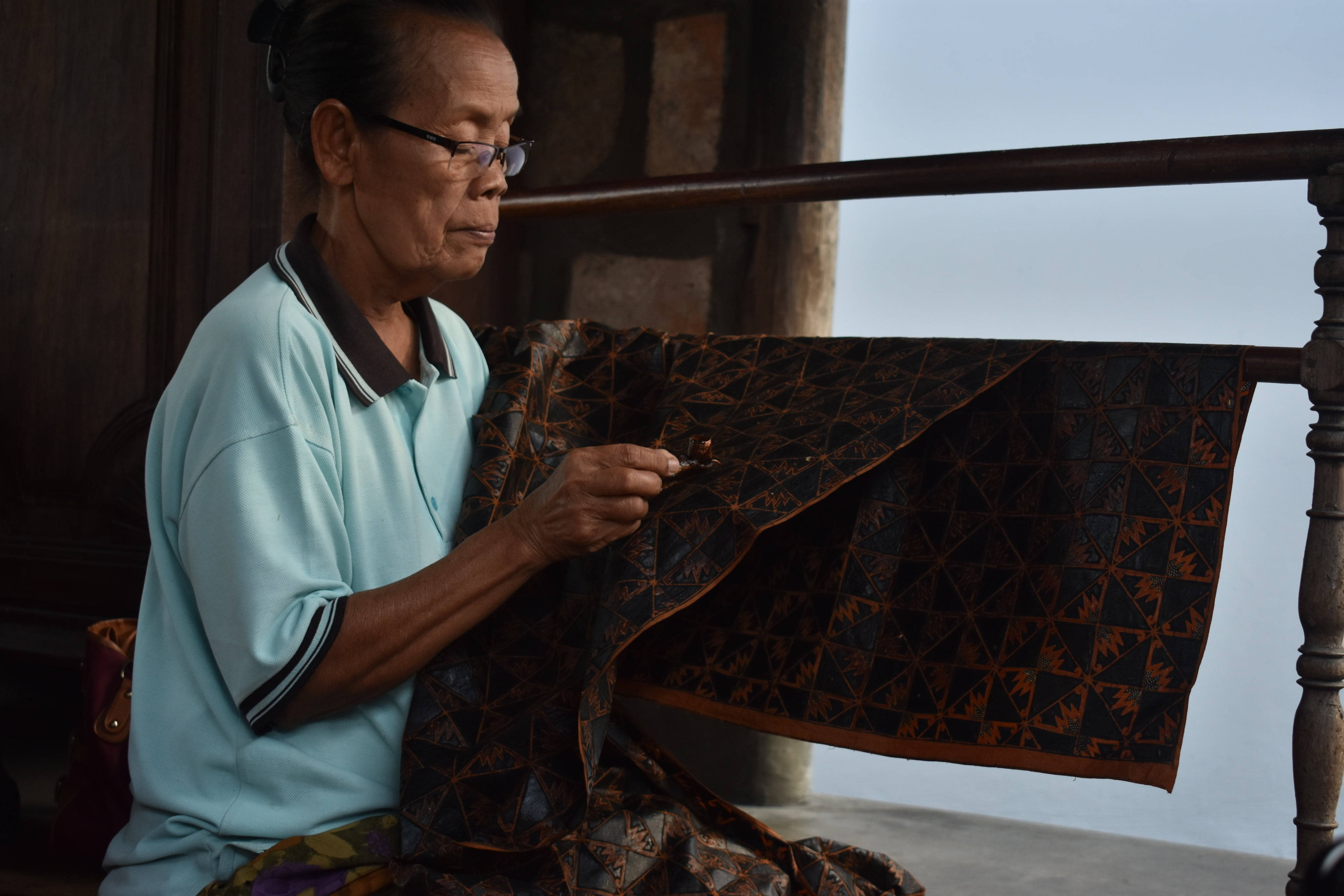 elderly woman, glasses, dark batik fabric, 4K Desktop Wallpaper