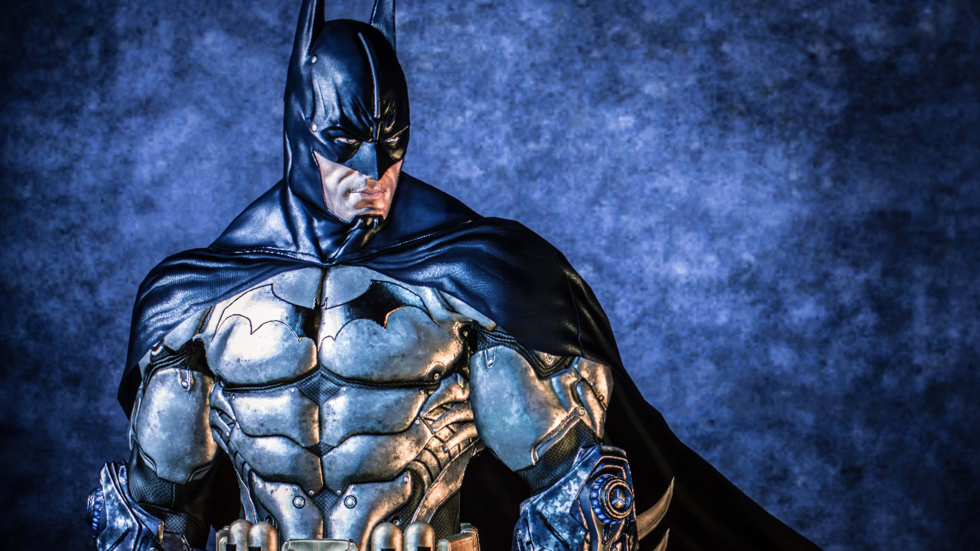 Batman, armored suit, textured blue background, 4K Desktop Wallpaper